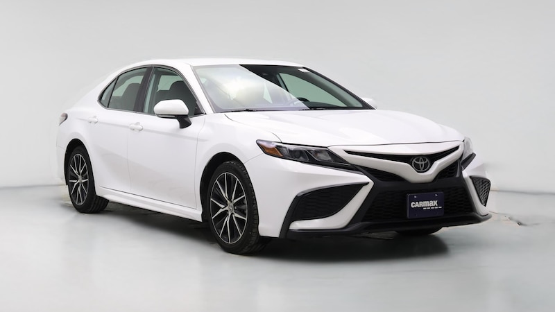 2022 Toyota Camry SE Hero Image