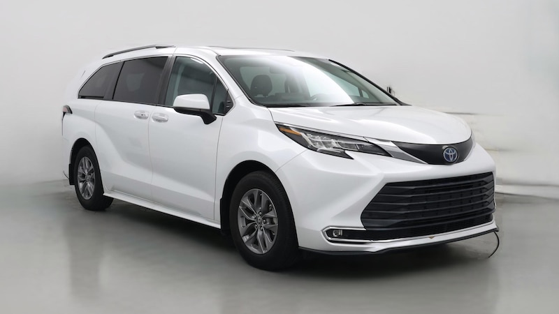 2022 Toyota Sienna XLE Hero Image