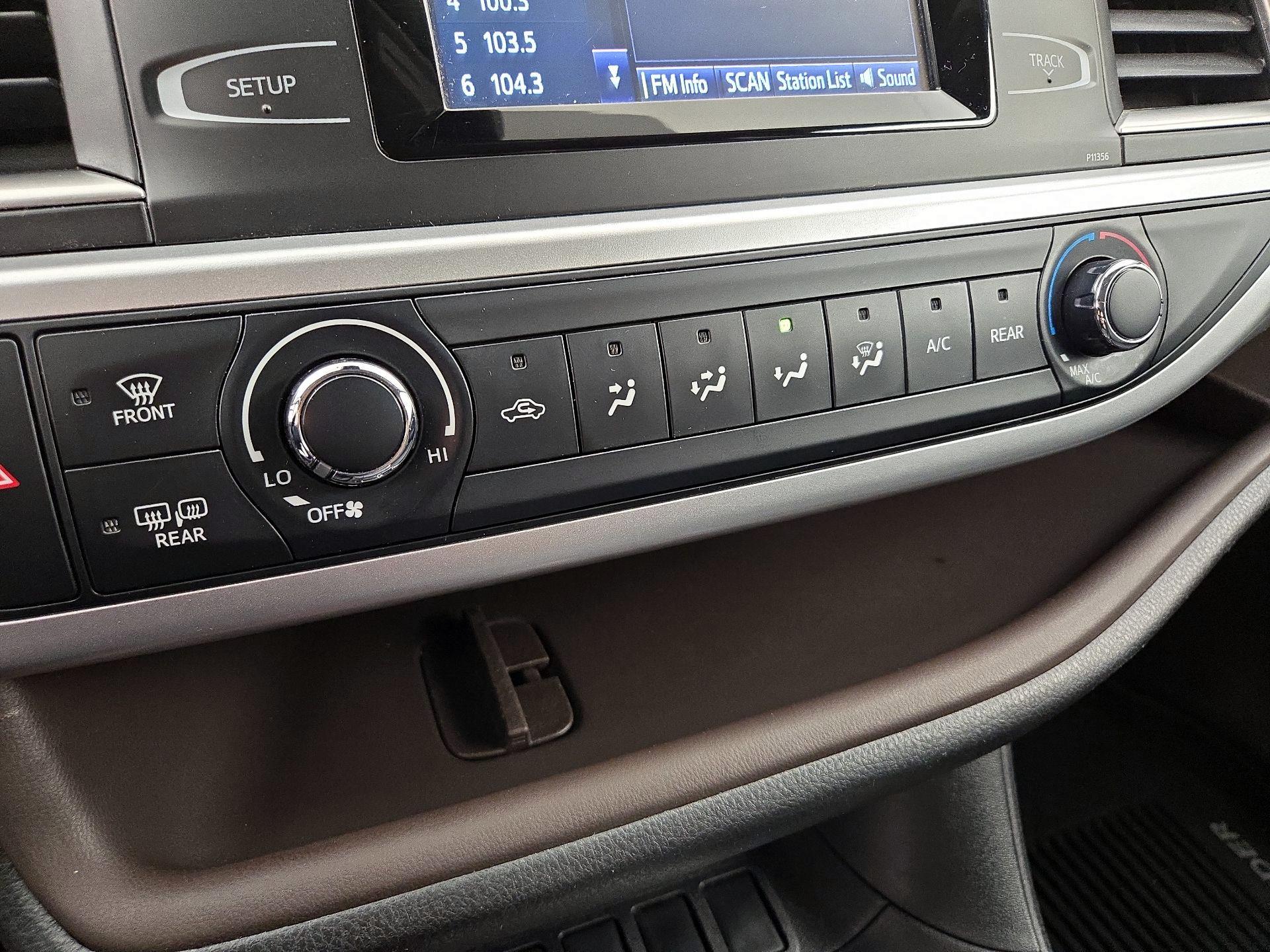 Thumbnail: 2017 Toyota Highlander - 16