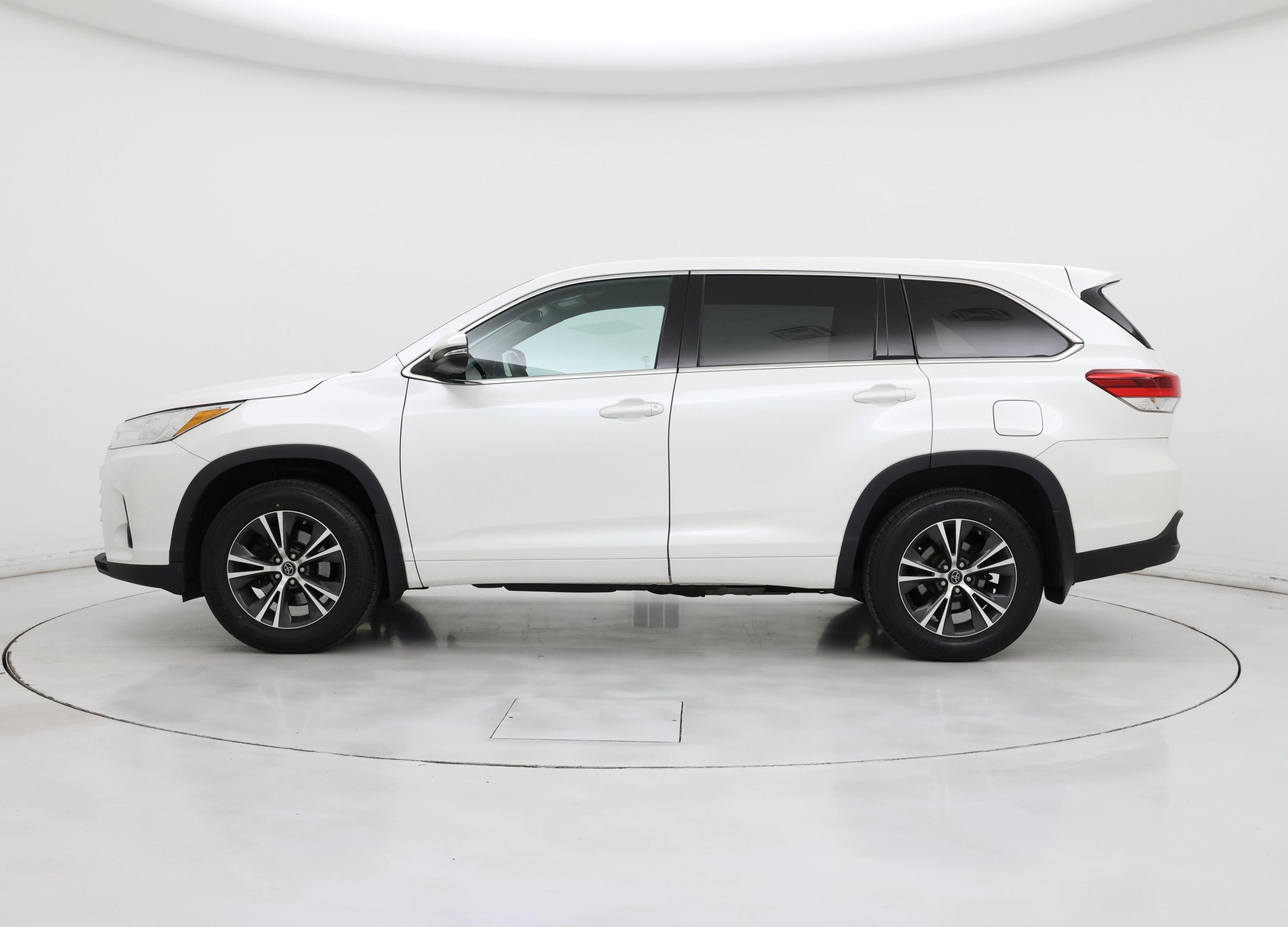 Thumbnail: 2017 Toyota Highlander - 3