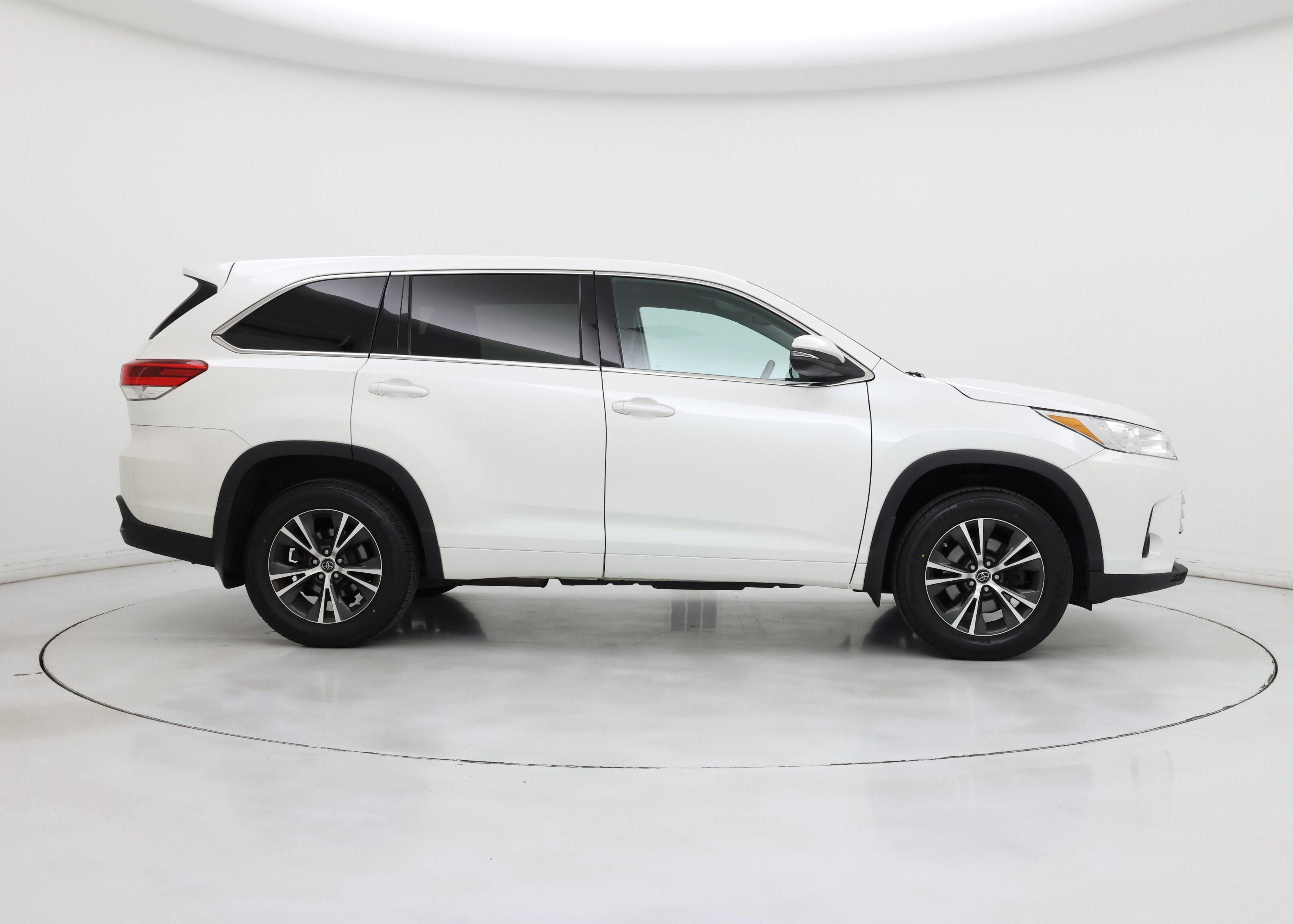 Thumbnail: 2017 Toyota Highlander - 7