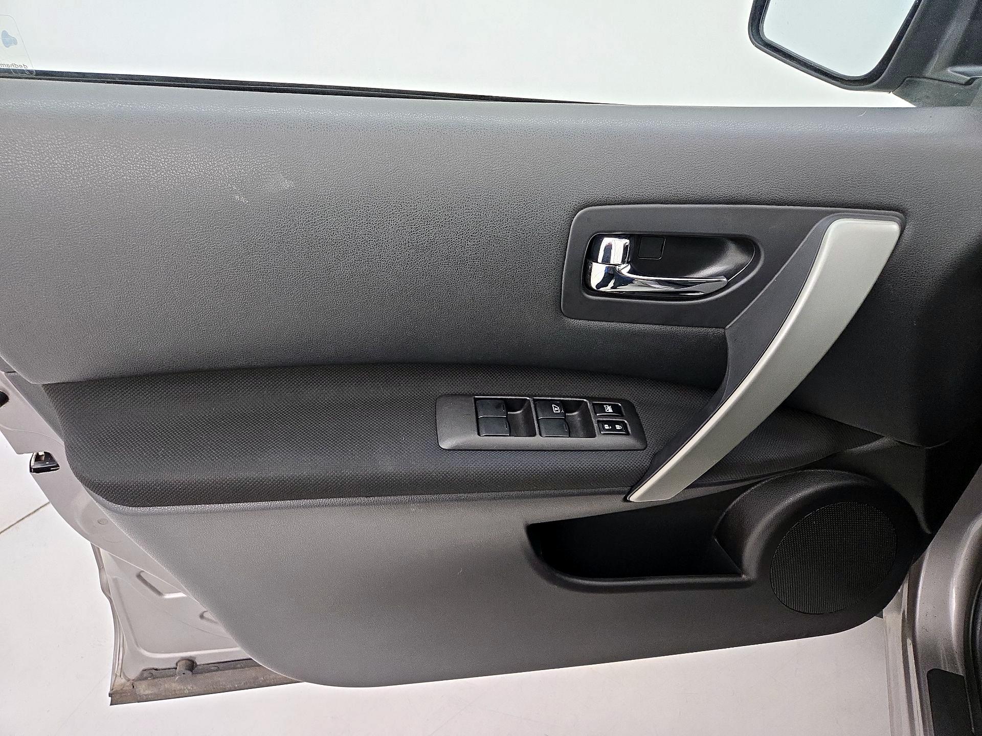 Thumbnail: 2013 Nissan Rogue - 12