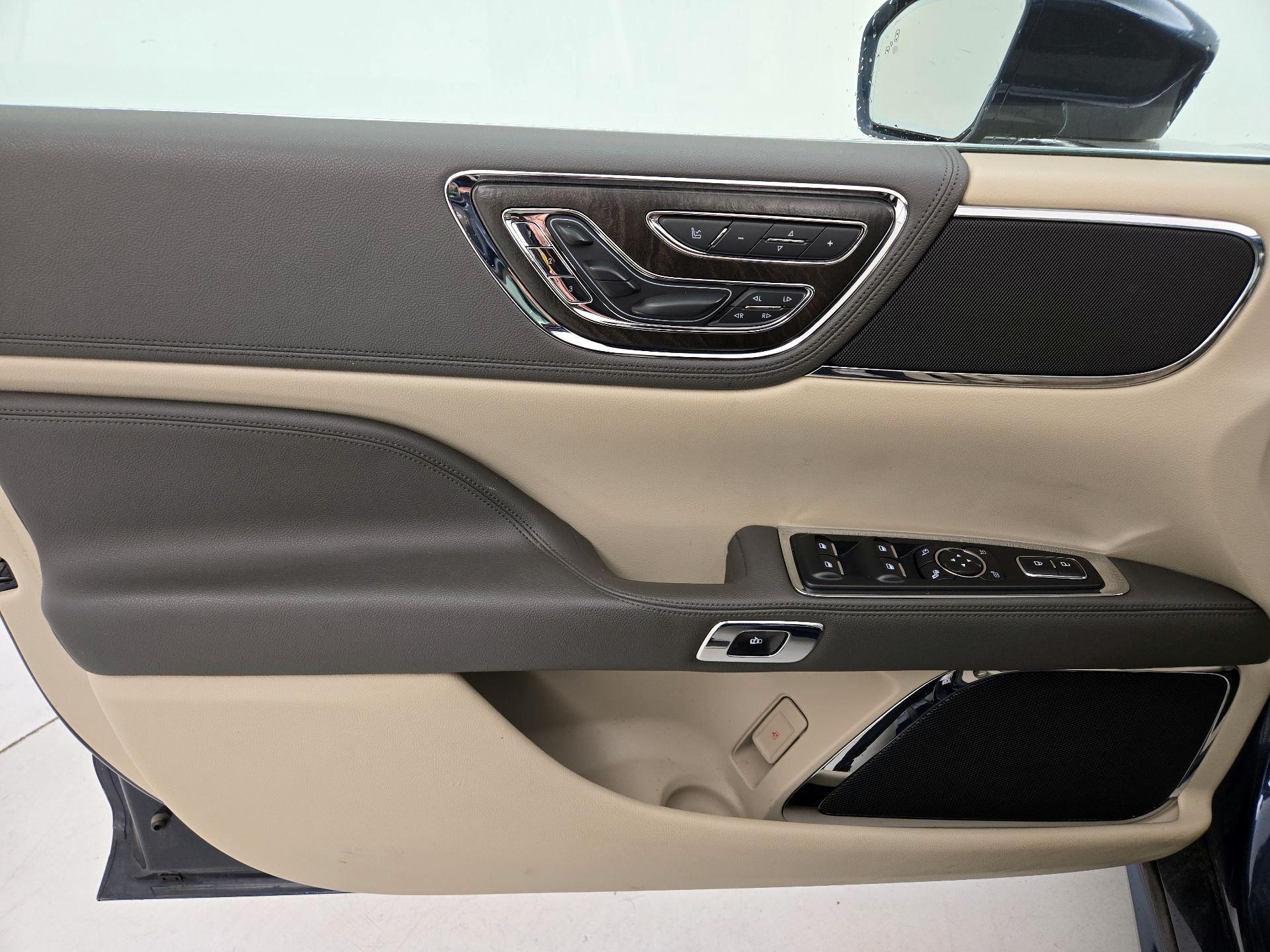 Thumbnail: 2017 Lincoln Continental - 12