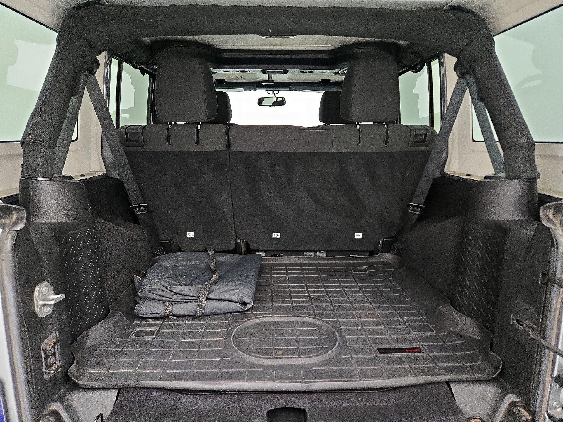 Thumbnail: 2015 Jeep Wrangler - 19