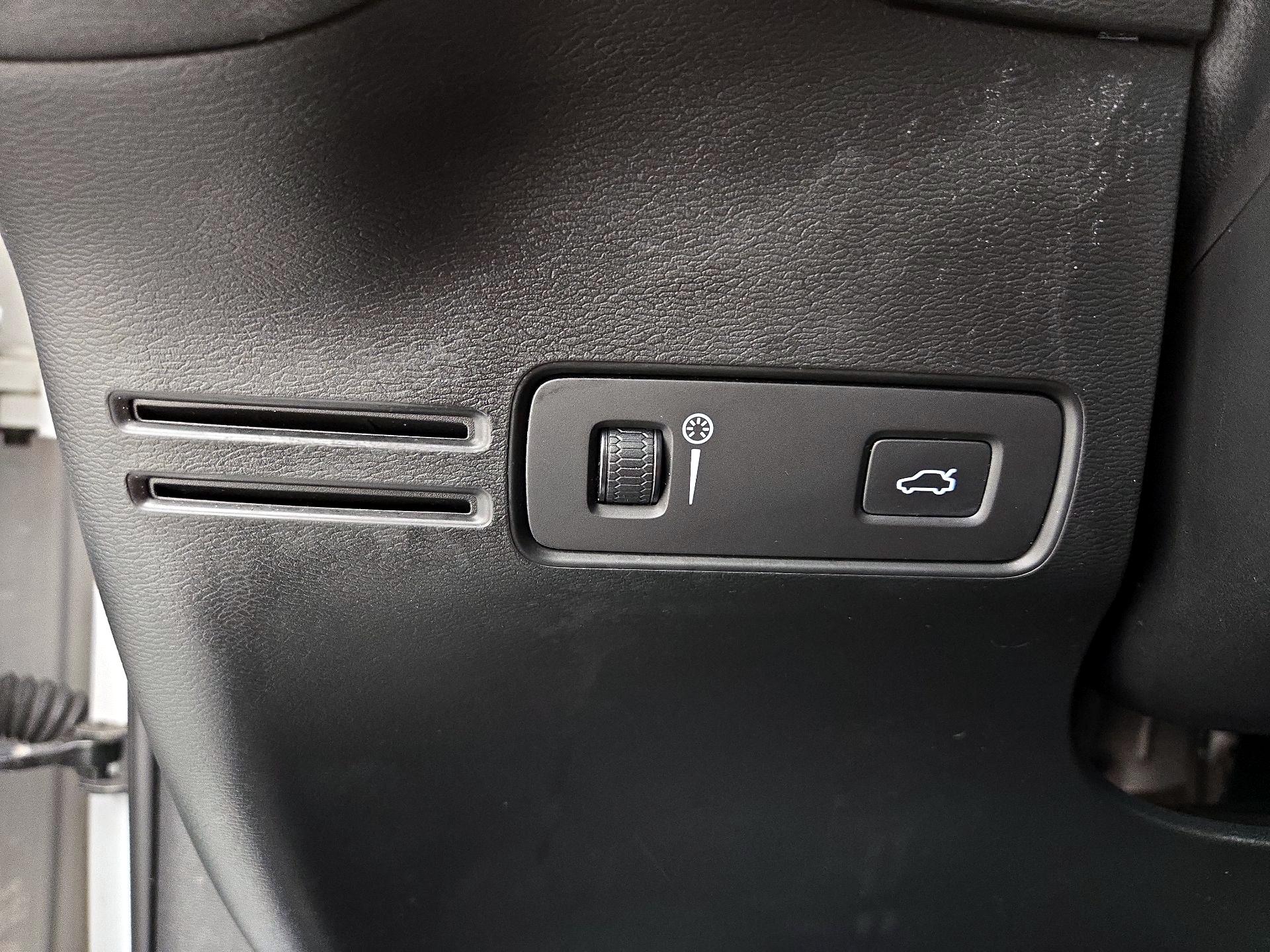 Thumbnail: 2019 Volvo XC40 - 13