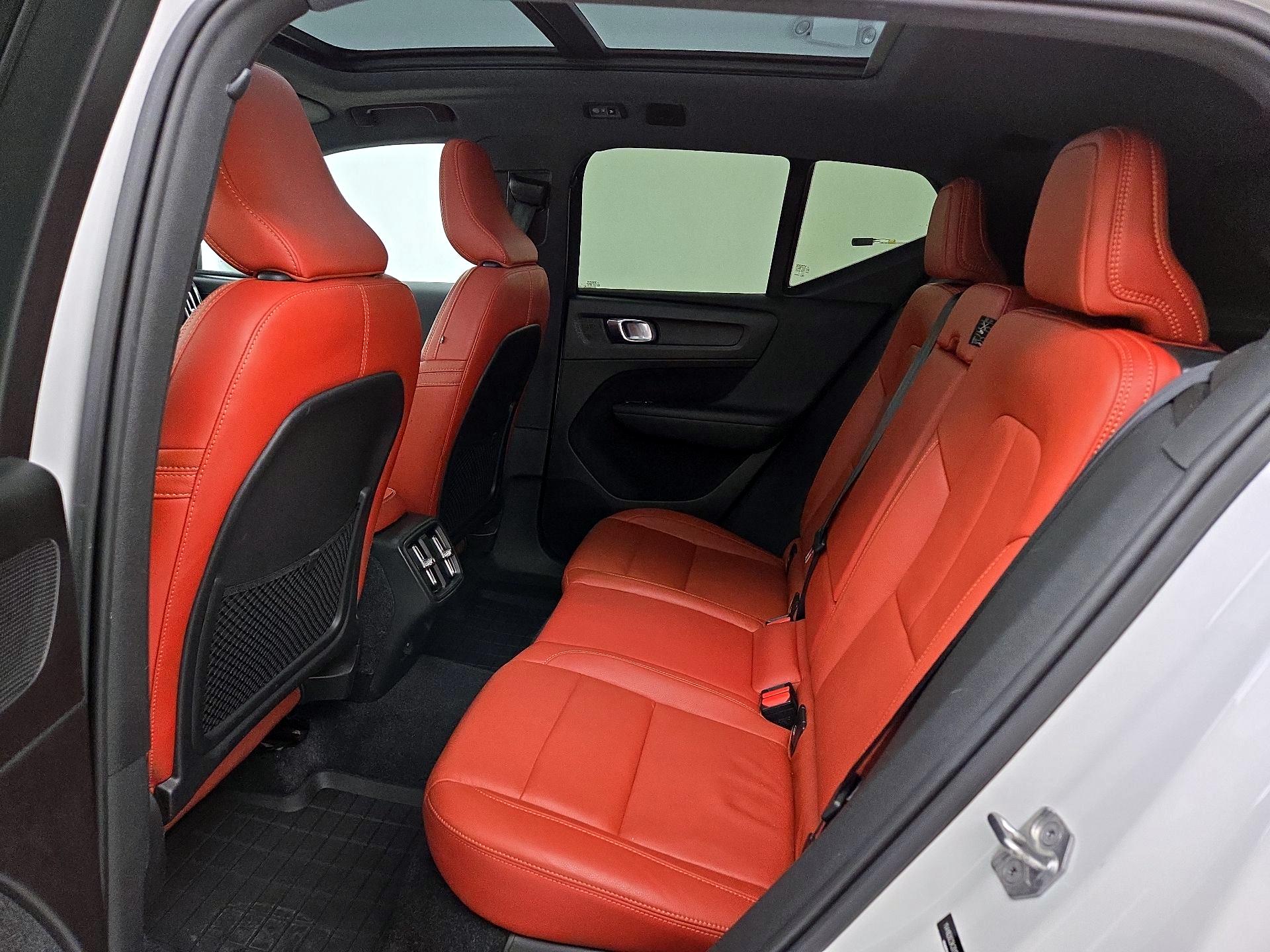 Thumbnail: 2019 Volvo XC40 - 20