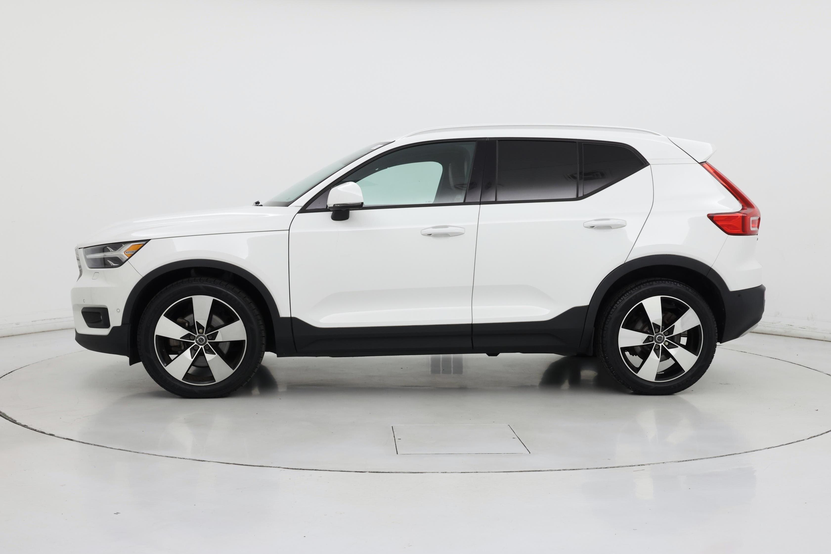Thumbnail: 2019 Volvo XC40 - 3