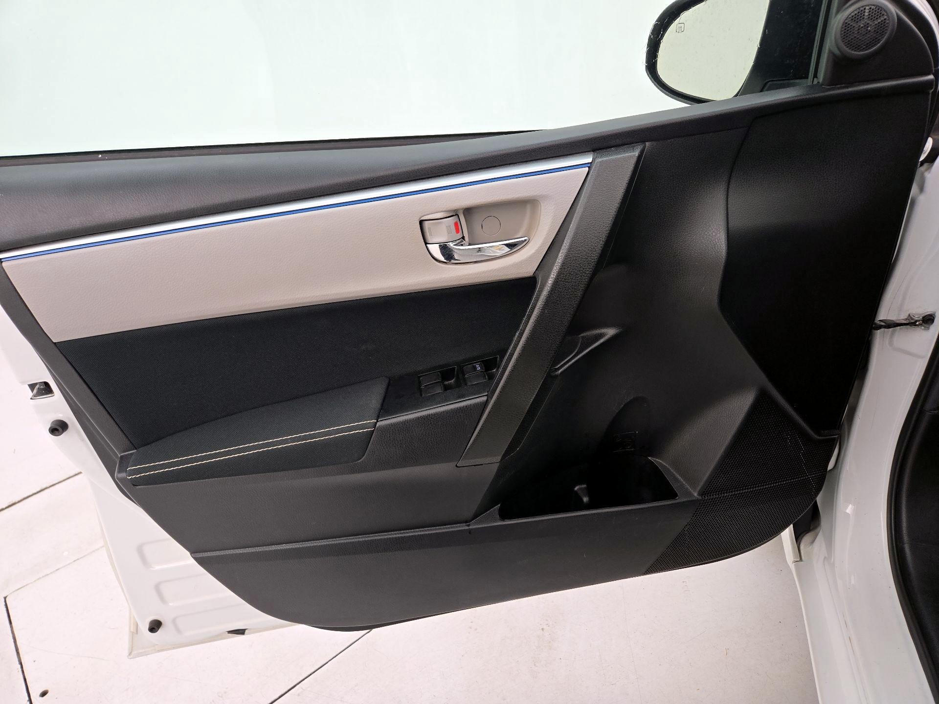 Thumbnail: 2016 Toyota Corolla - 12