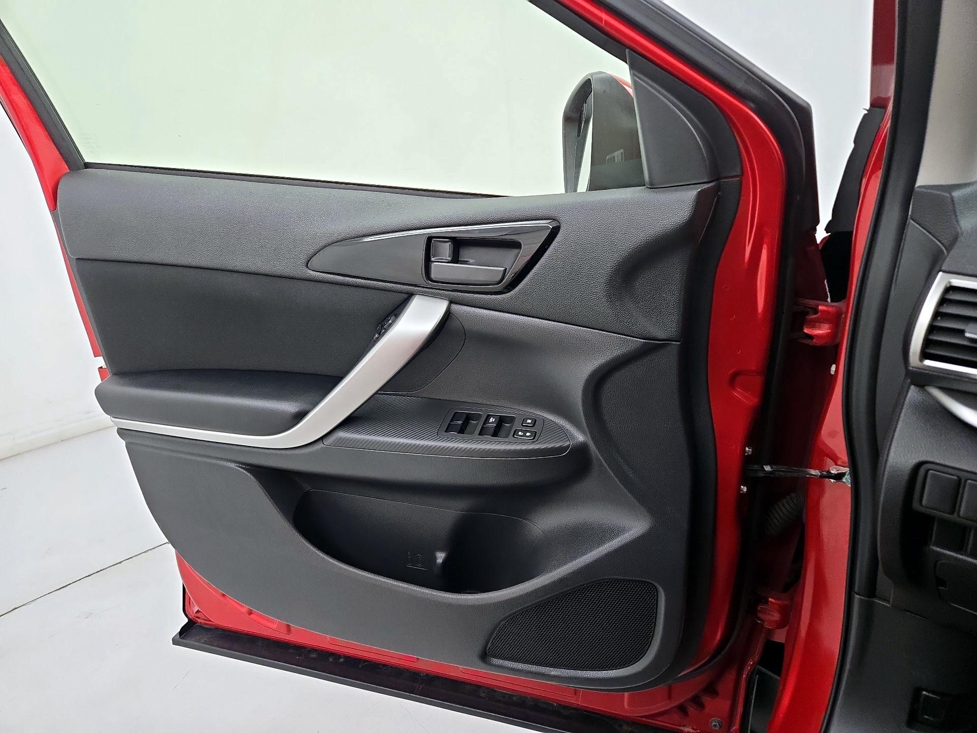 Thumbnail: 2018 Mitsubishi Eclipse Cross - 10