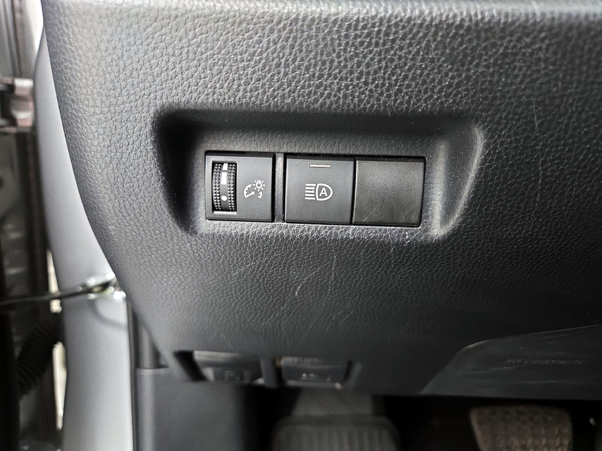 Thumbnail: 2019 Toyota RAV4 - 13