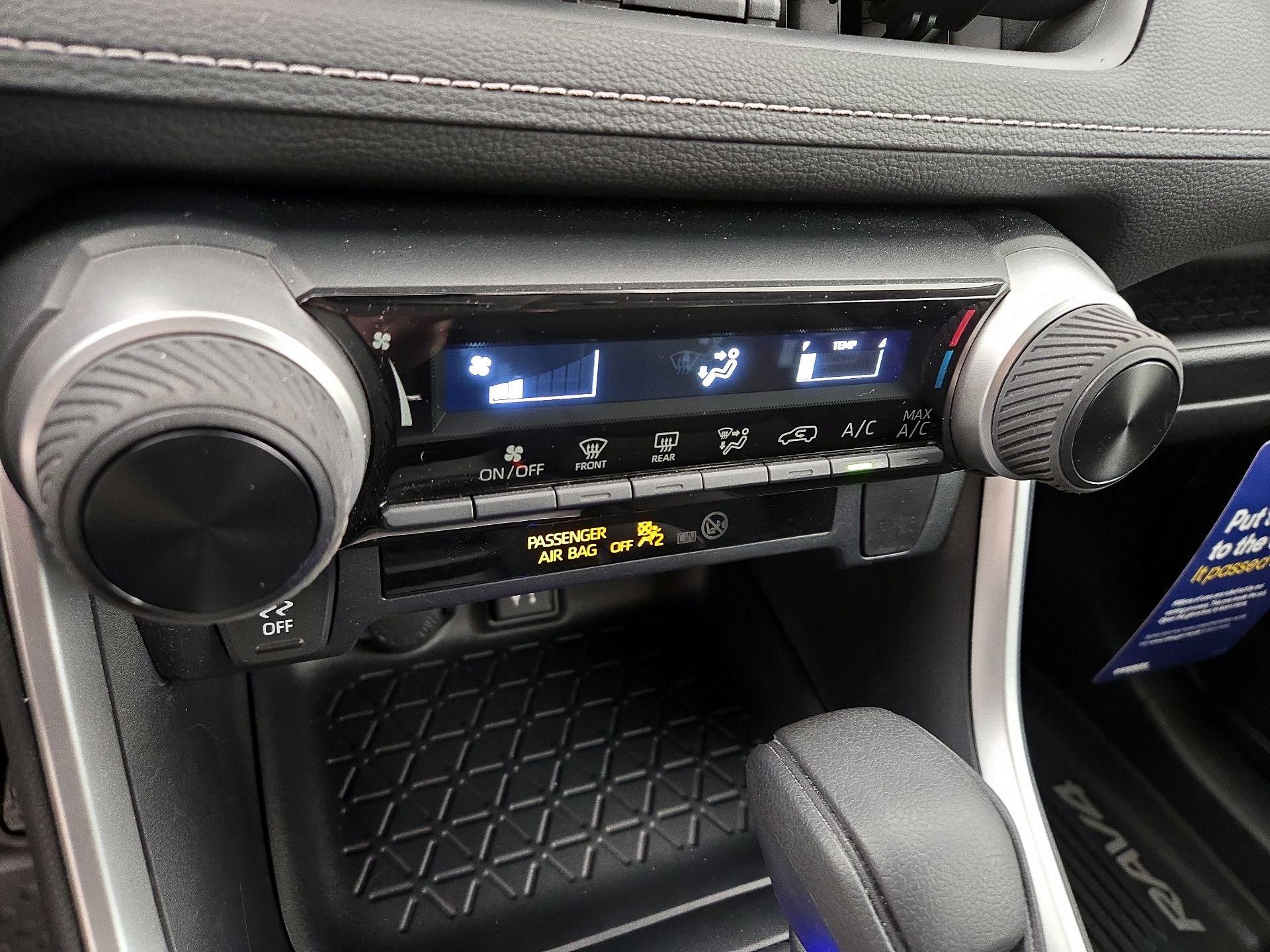 Thumbnail: 2019 Toyota RAV4 - 16