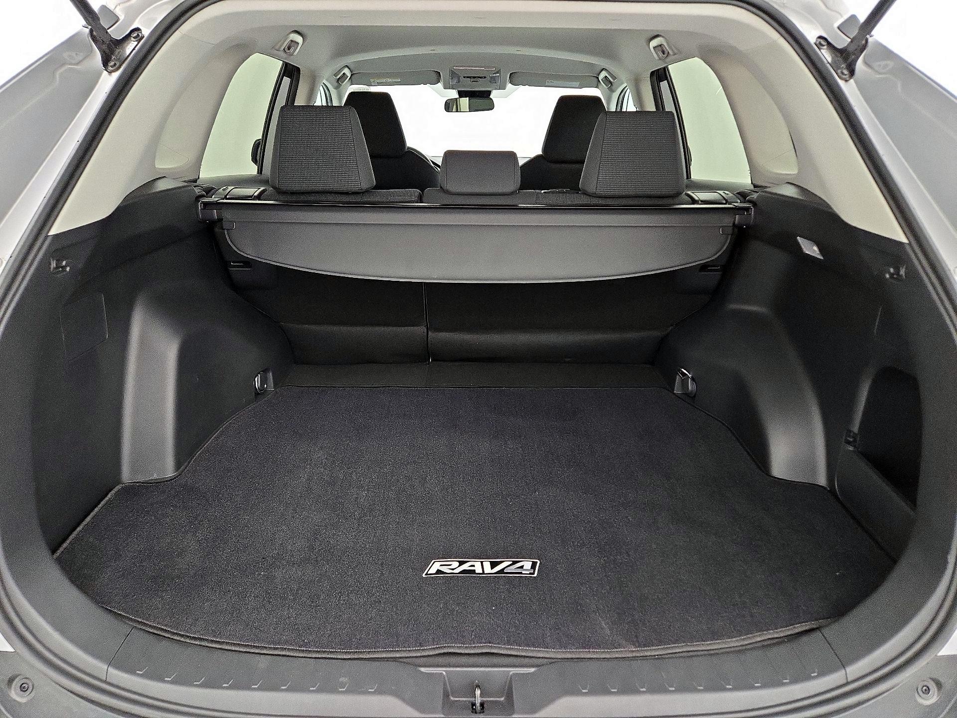 Thumbnail: 2019 Toyota RAV4 - 20