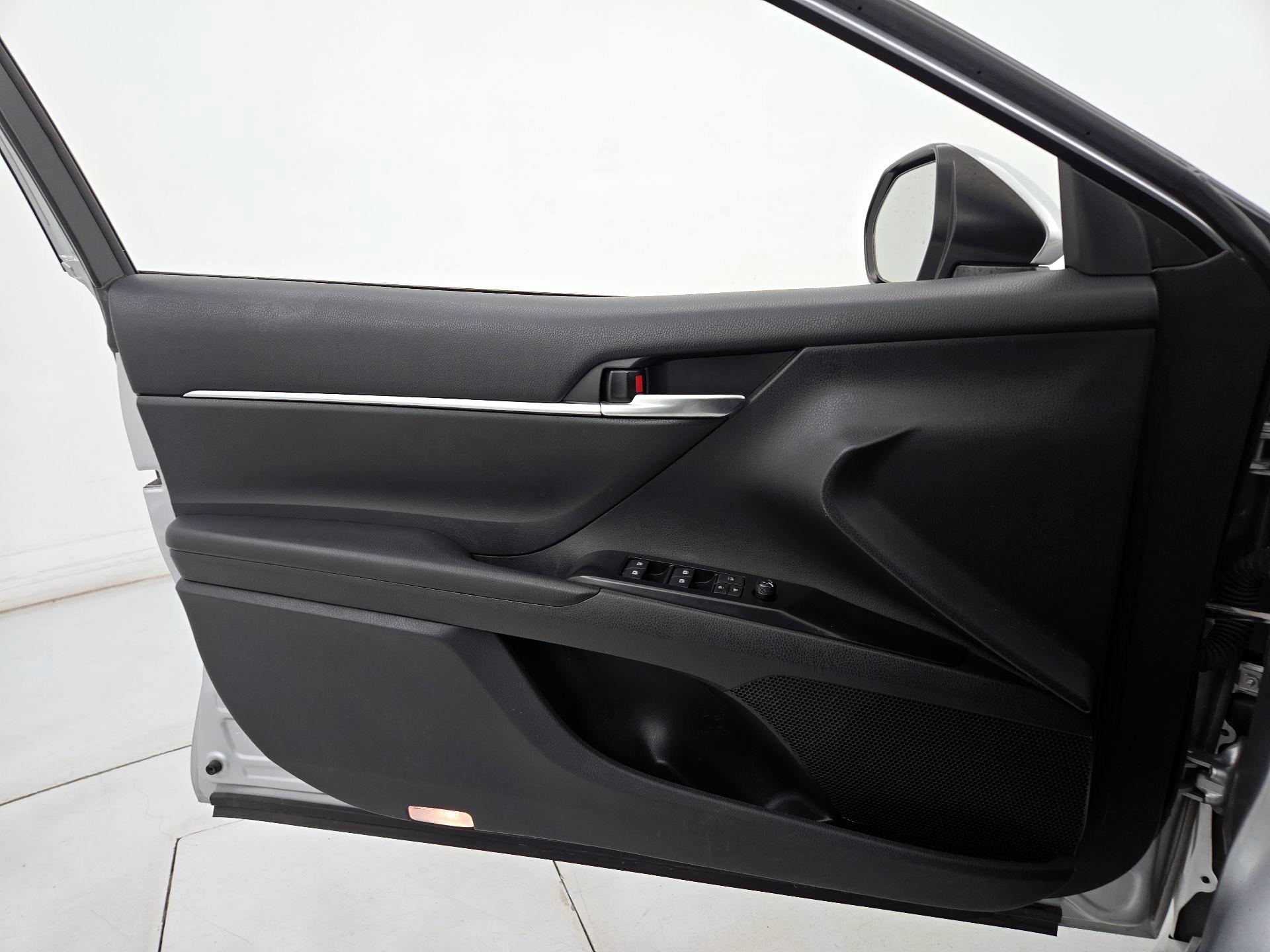 Thumbnail: 2018 Toyota Camry - 10