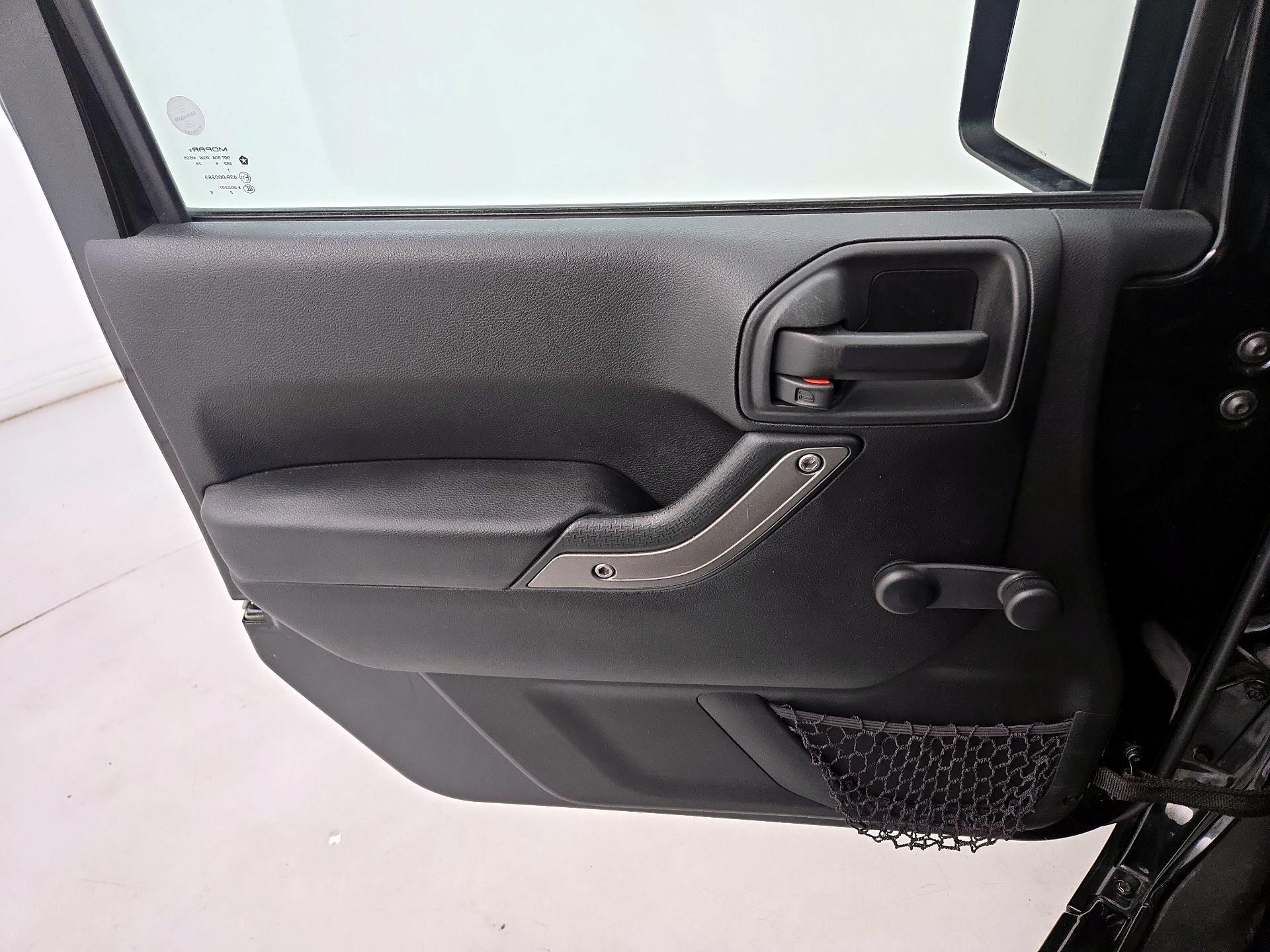 Thumbnail: 2017 Jeep Wrangler - 12