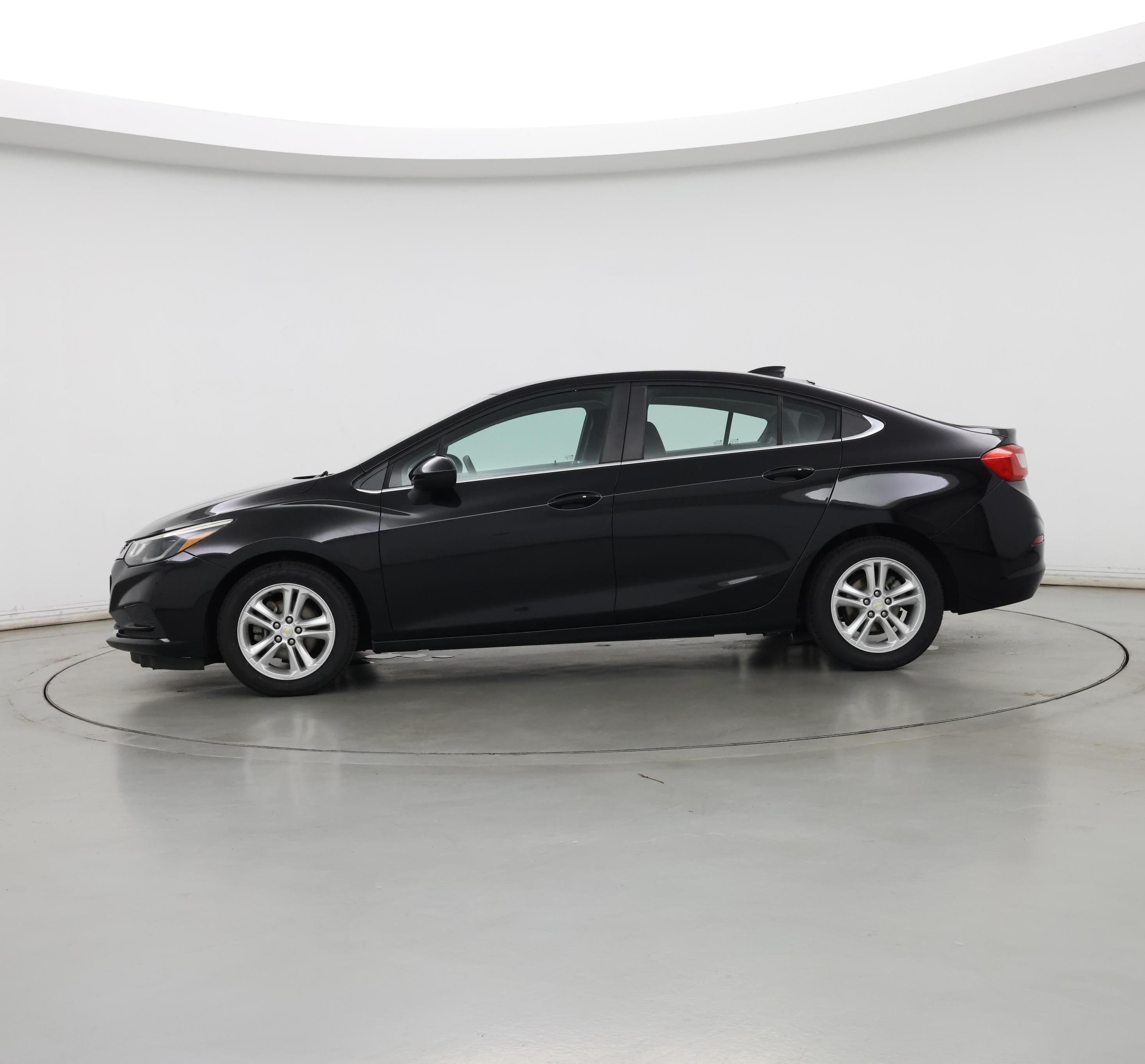 Thumbnail: 2017 Chevrolet Cruze - 3