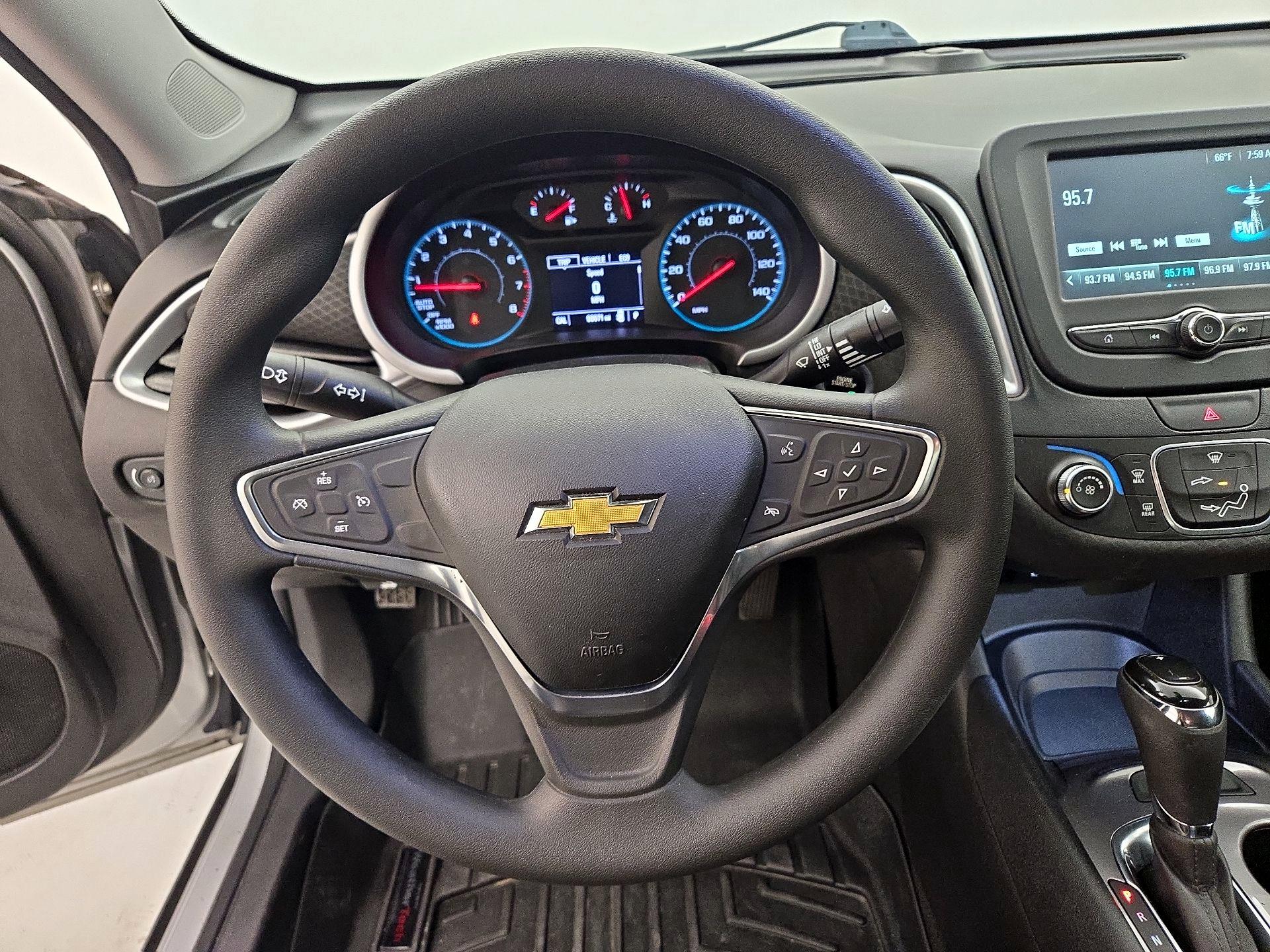 Thumbnail: 2018 Chevrolet Malibu - 10