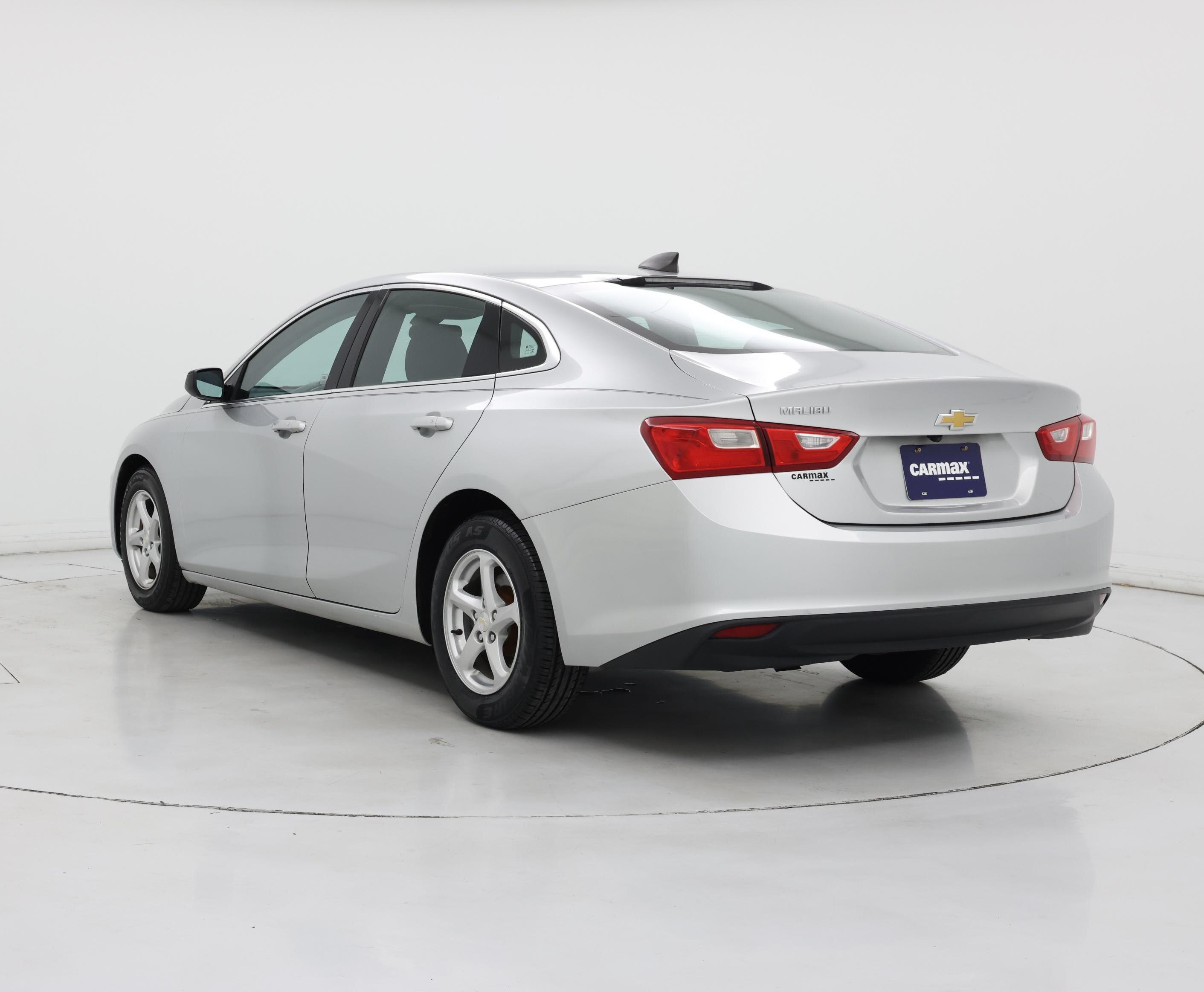 Thumbnail: 2018 Chevrolet Malibu - 2