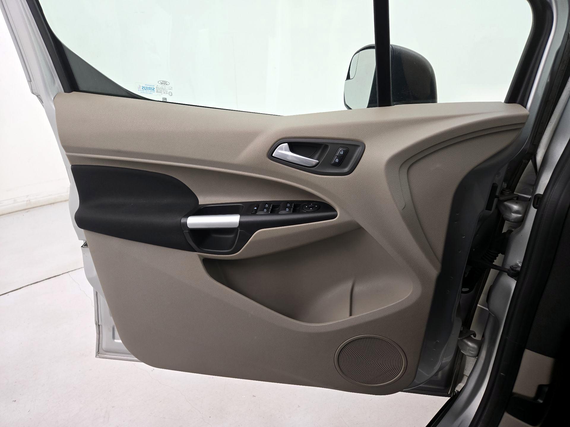 Thumbnail: 2016 Ford Transit Series - 10