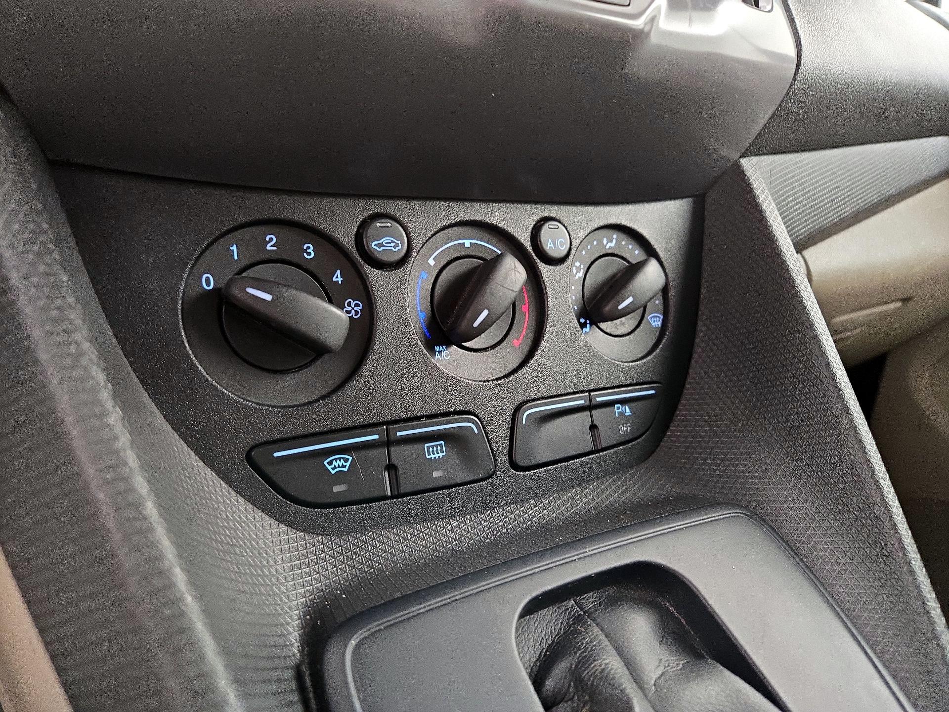 Thumbnail: 2016 Ford Transit Series - 14