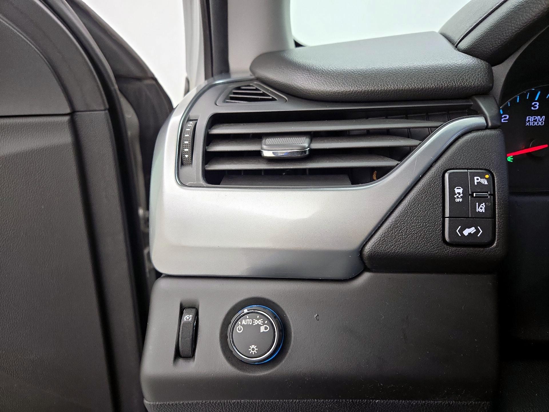 Thumbnail: 2015 Chevrolet Tahoe - 13