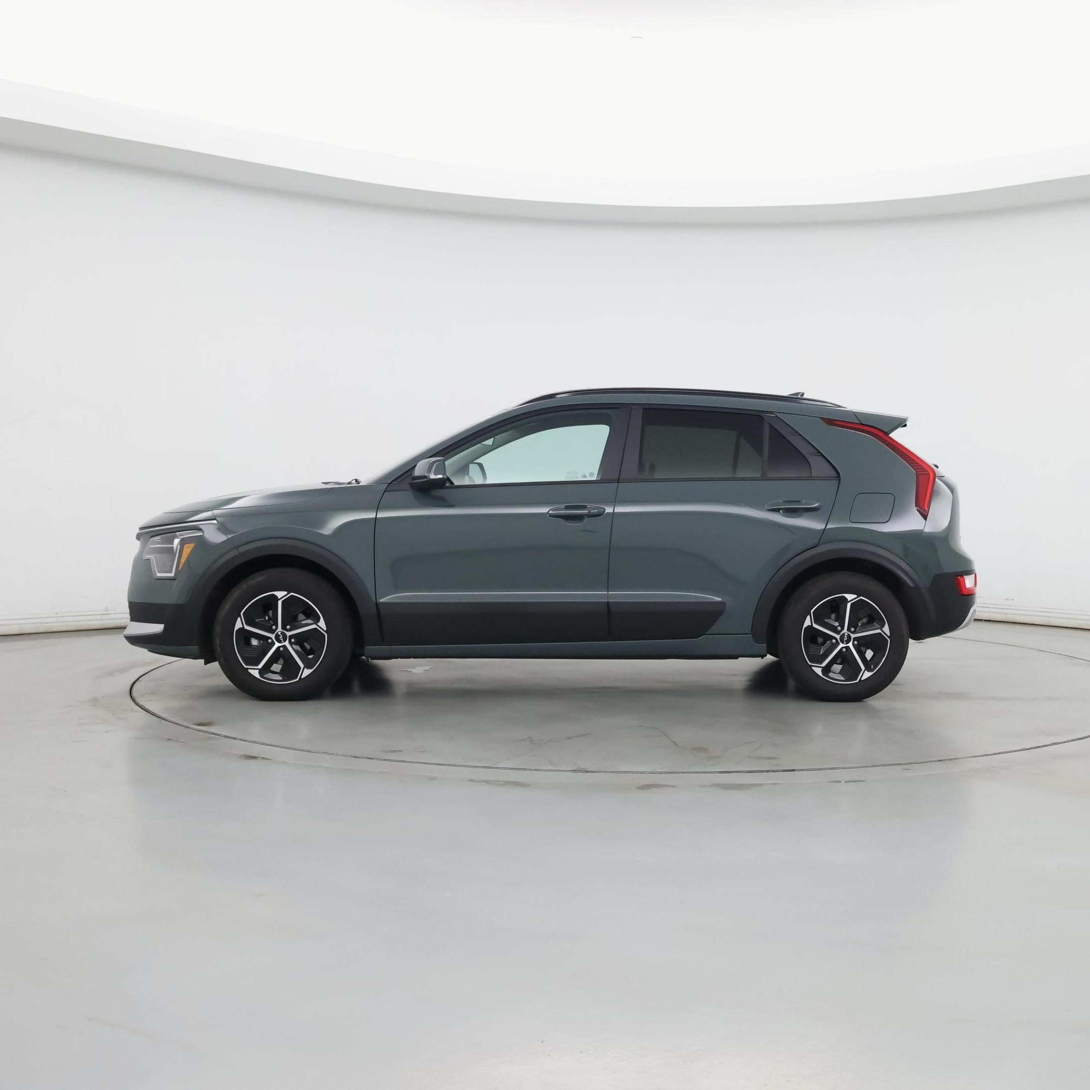 Thumbnail: 2024 Kia Niro - 3