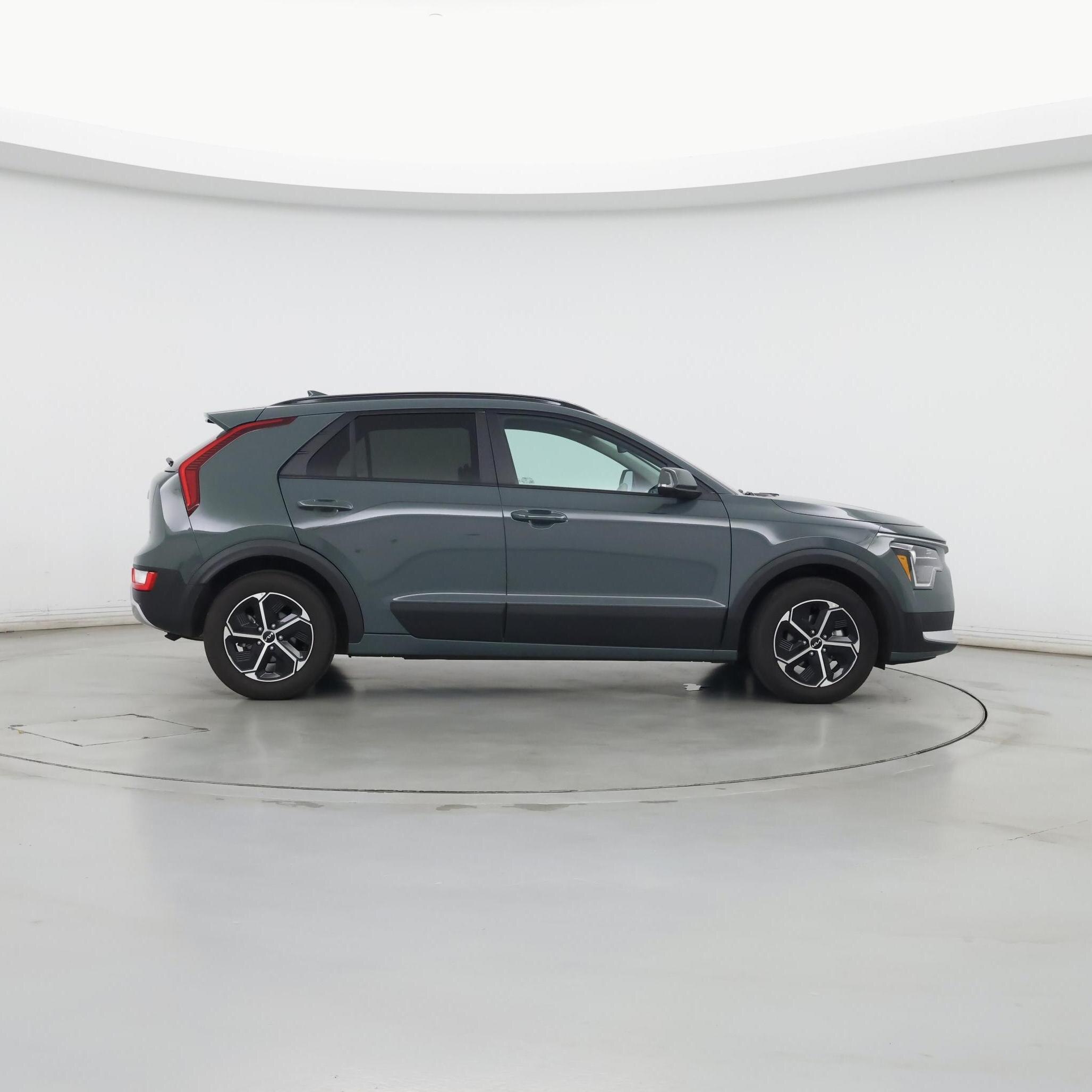 Thumbnail: 2024 Kia Niro - 7