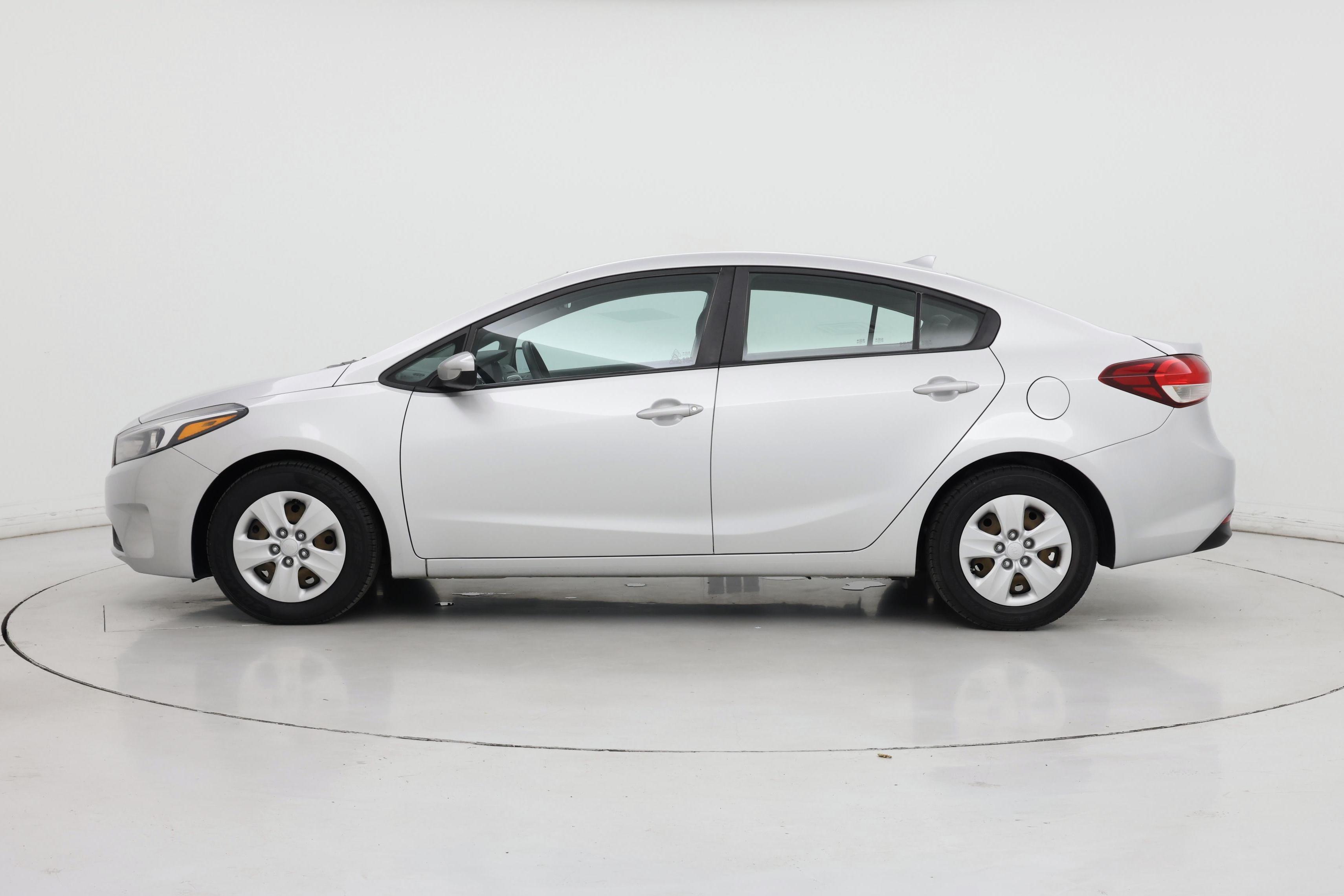 Thumbnail: 2017 Kia Forte - 3