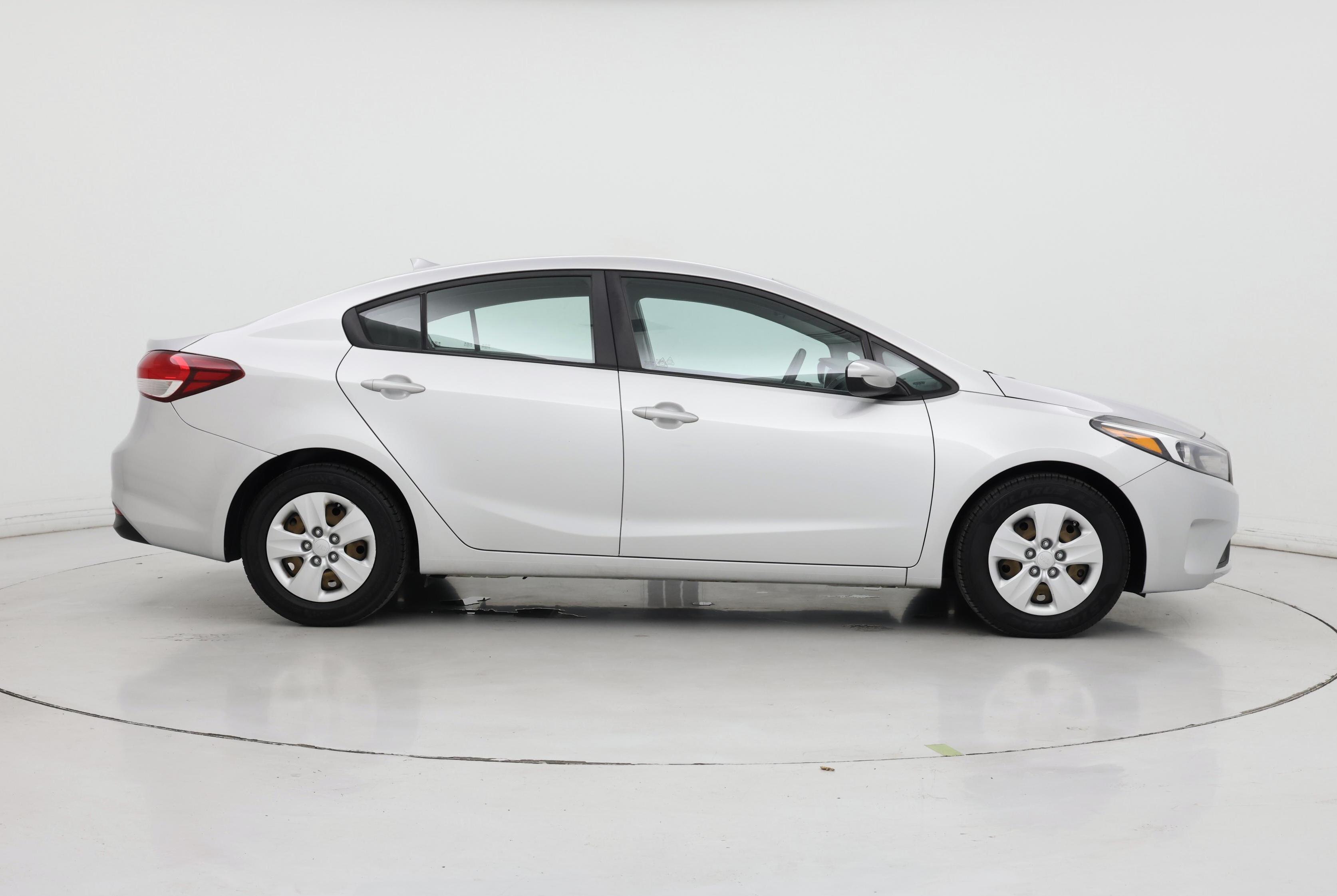 Thumbnail: 2017 Kia Forte - 7