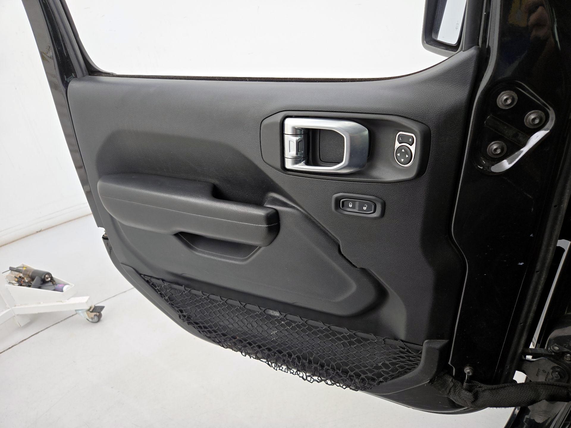 Thumbnail: 2018 Jeep Wrangler - 12