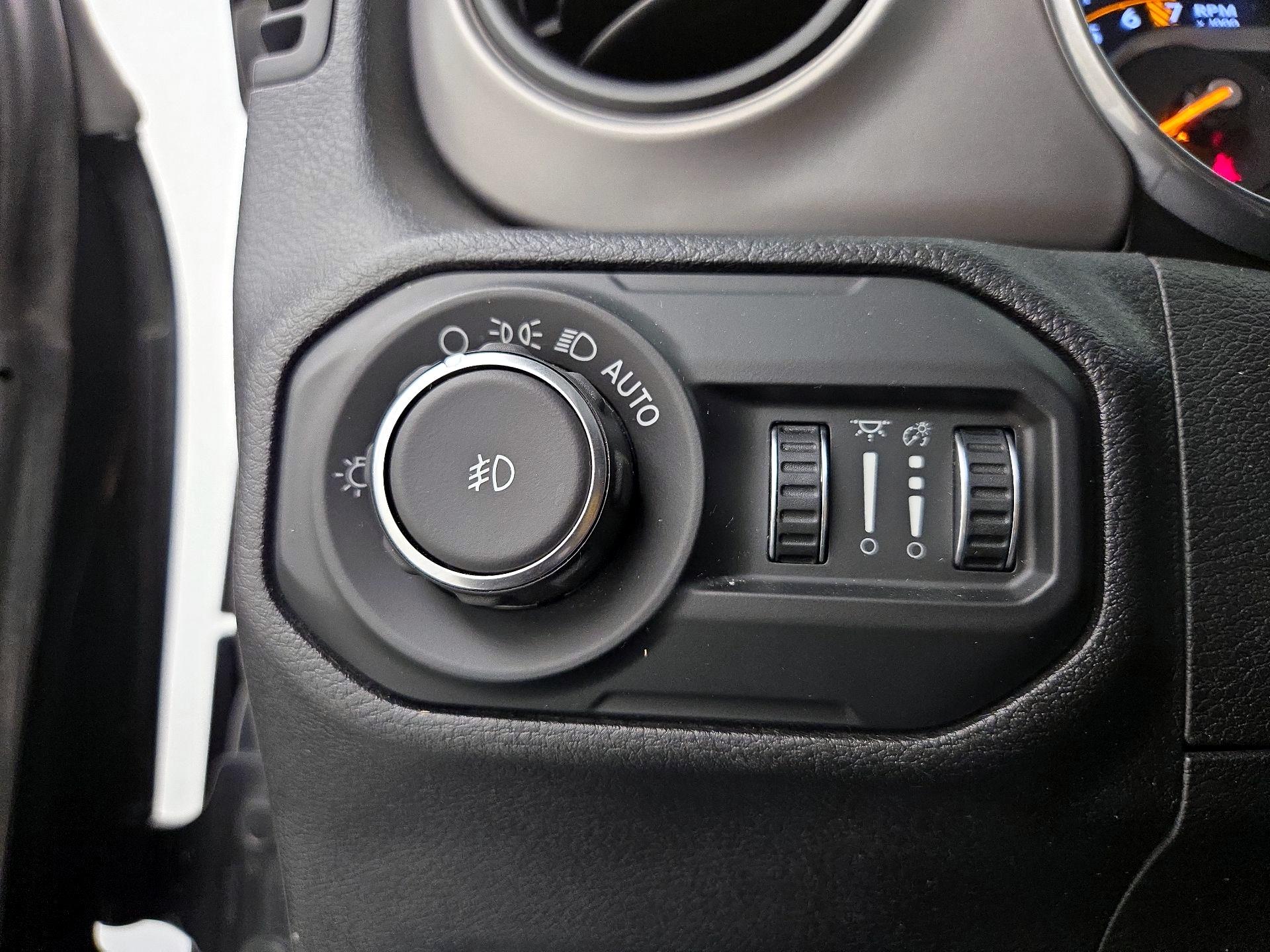 Thumbnail: 2018 Jeep Wrangler - 13
