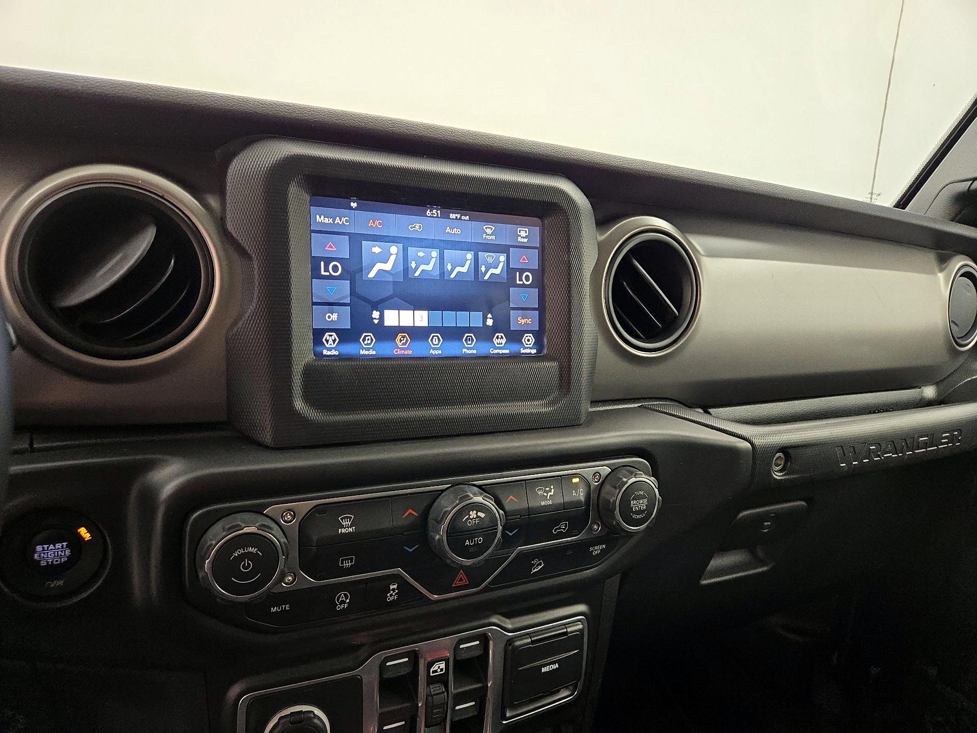 Thumbnail: 2018 Jeep Wrangler - 16