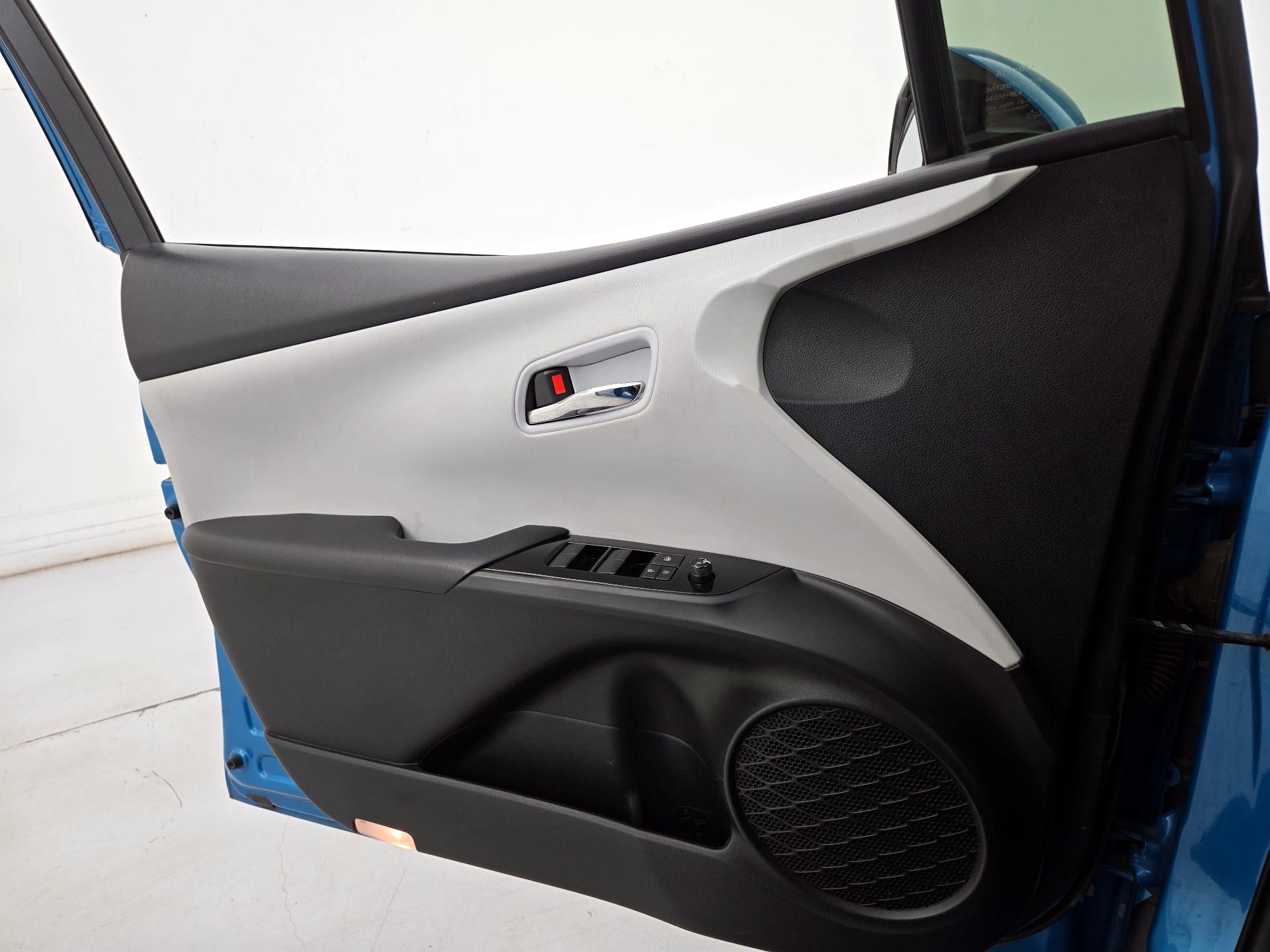 Thumbnail: 2019 Toyota Prius Prime - 12