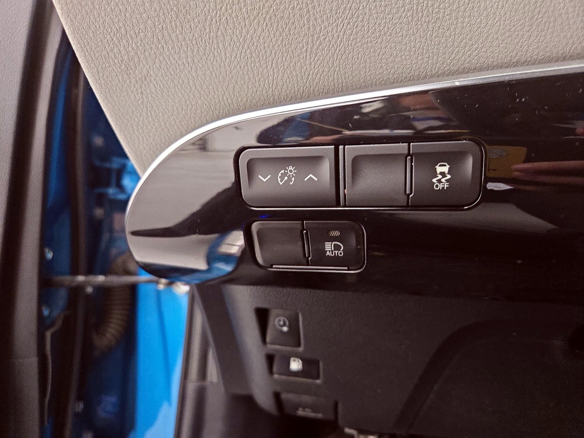 Thumbnail: 2019 Toyota Prius Prime - 13