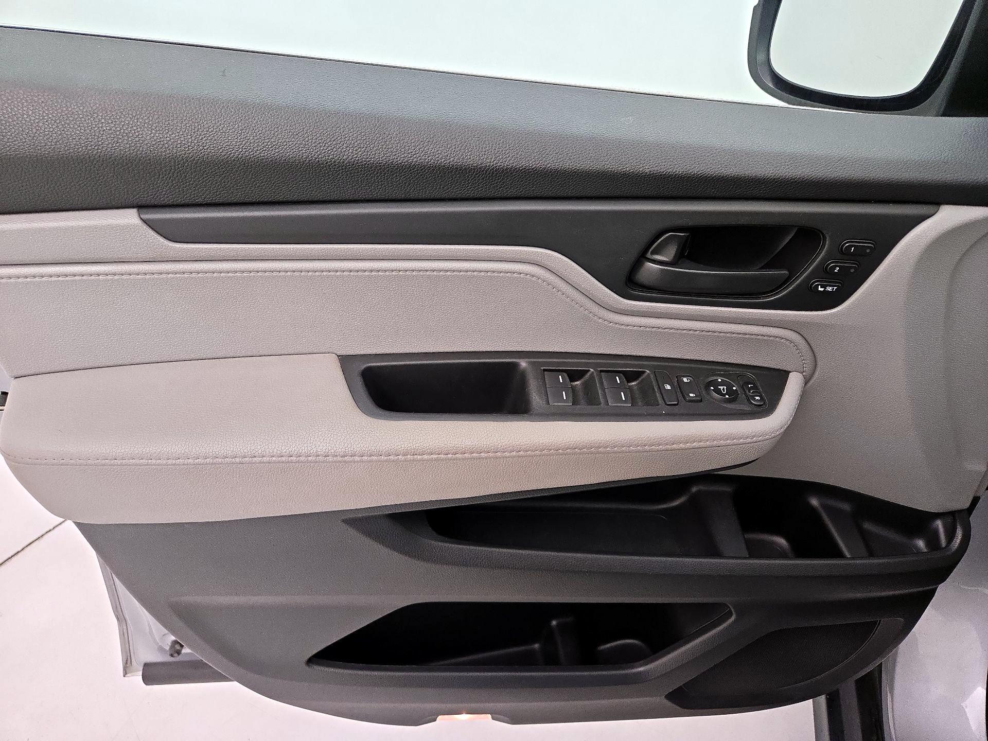 Thumbnail: 2019 Honda Odyssey - 12