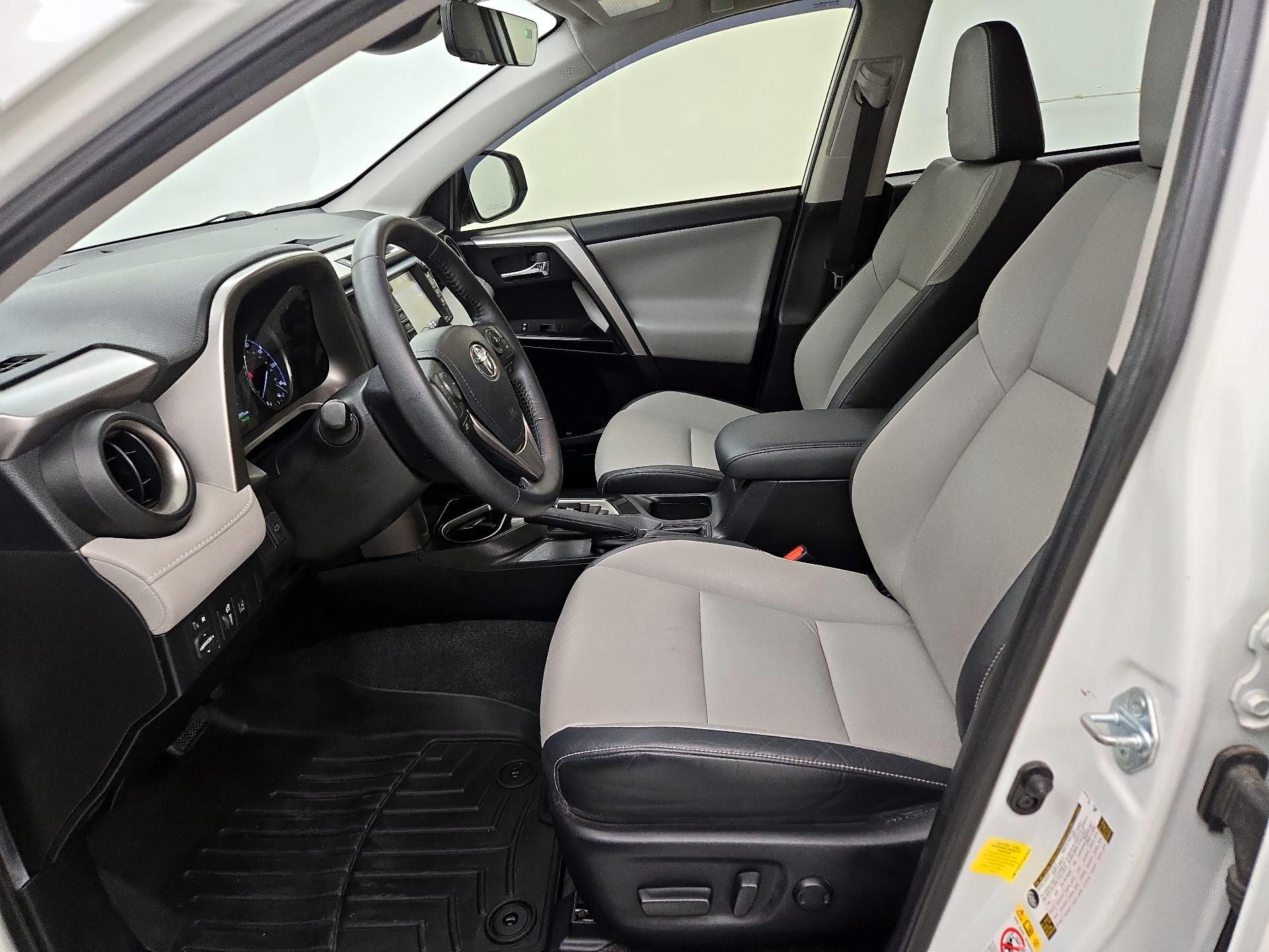 Thumbnail: 2016 Toyota RAV4 - 11