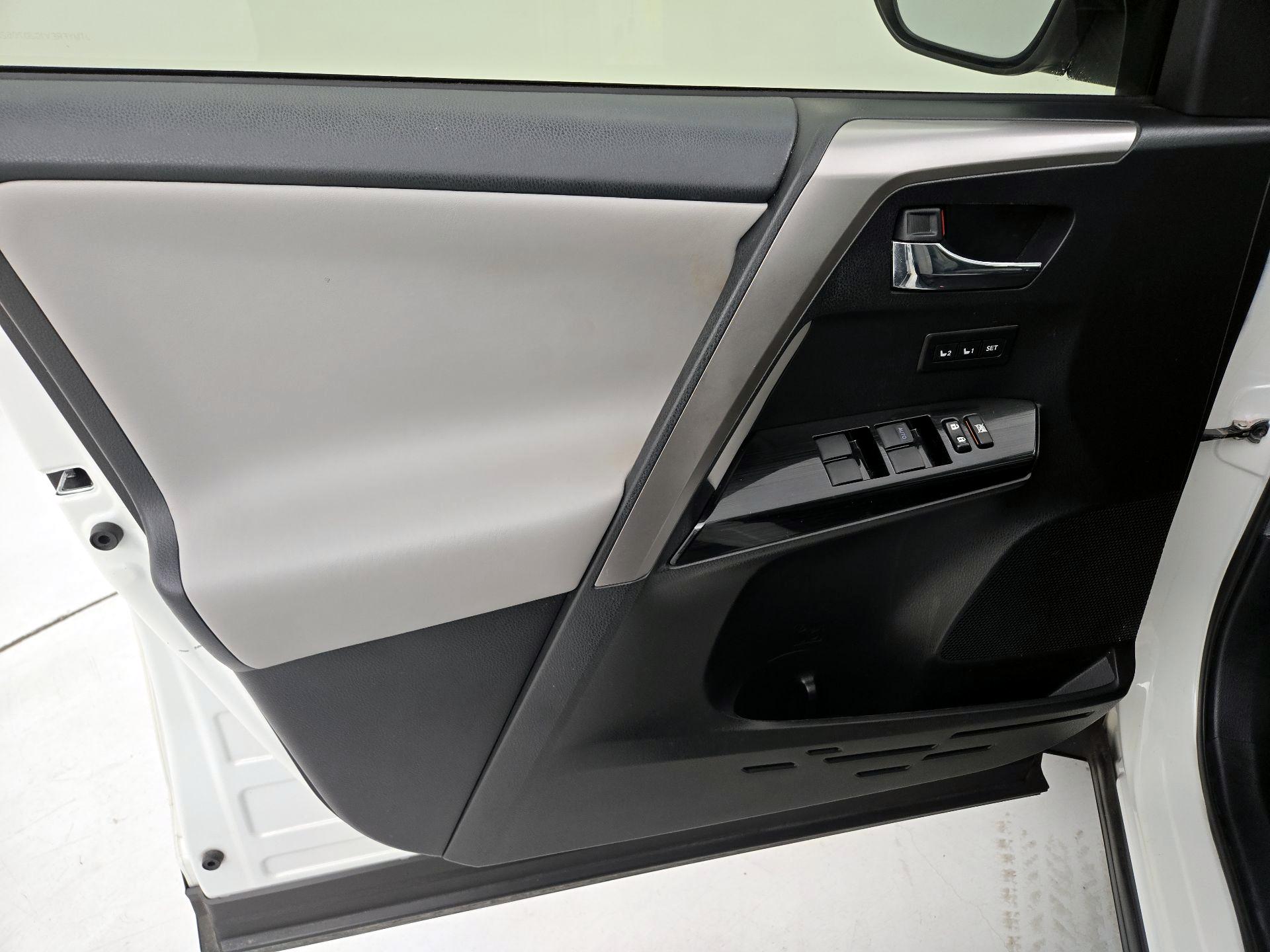Thumbnail: 2016 Toyota RAV4 - 12