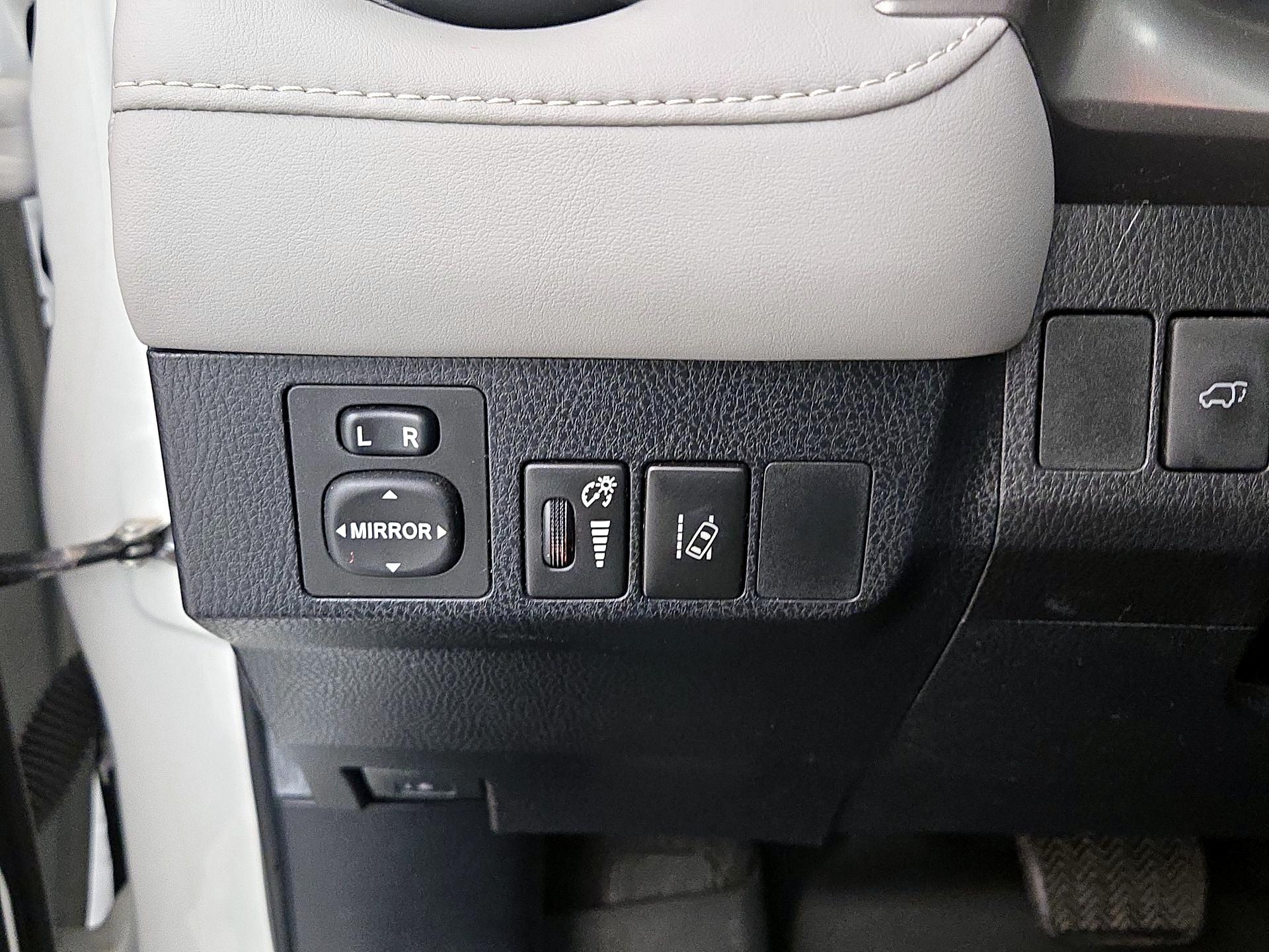 Thumbnail: 2016 Toyota RAV4 - 13
