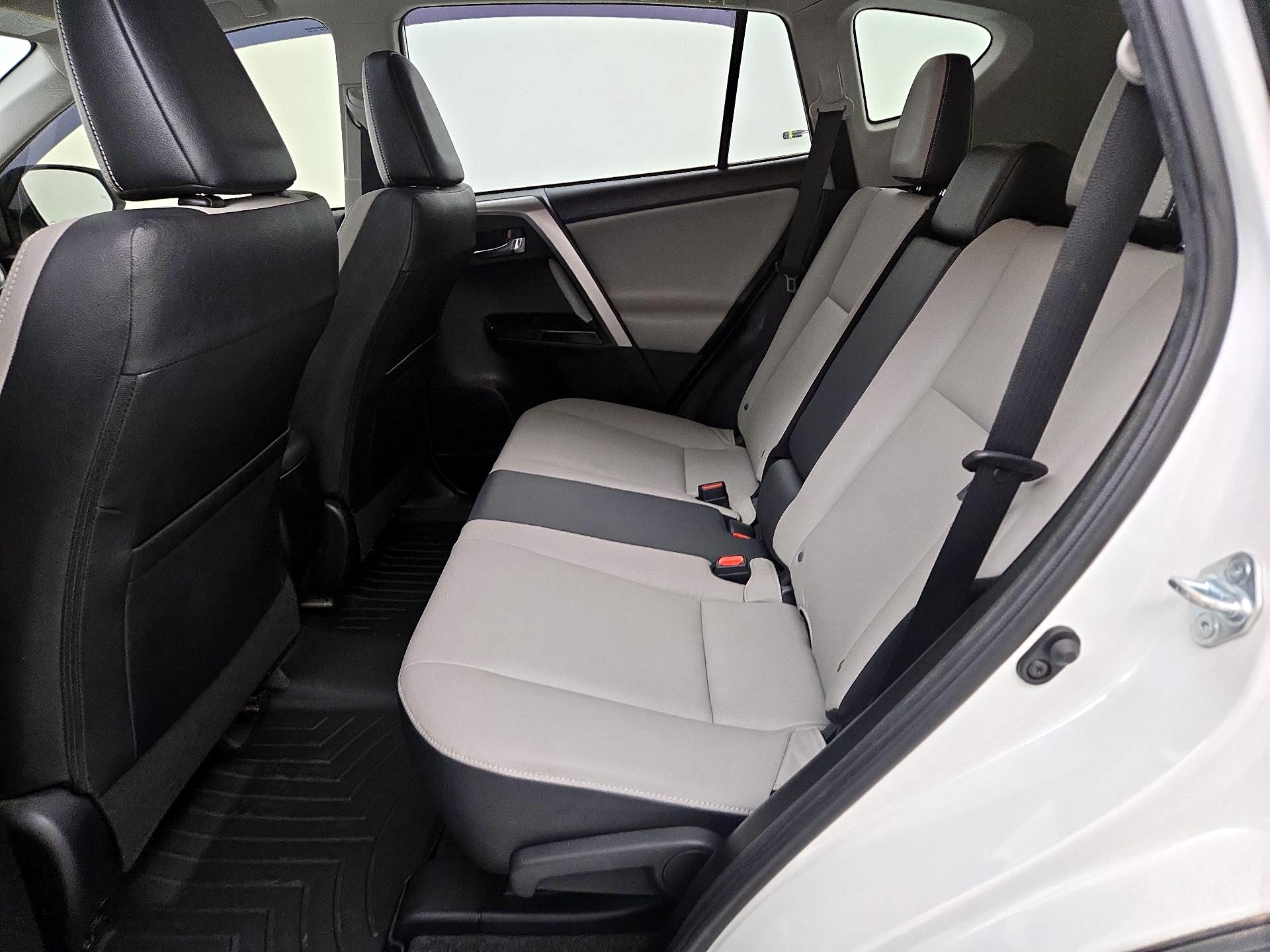 Thumbnail: 2016 Toyota RAV4 - 20