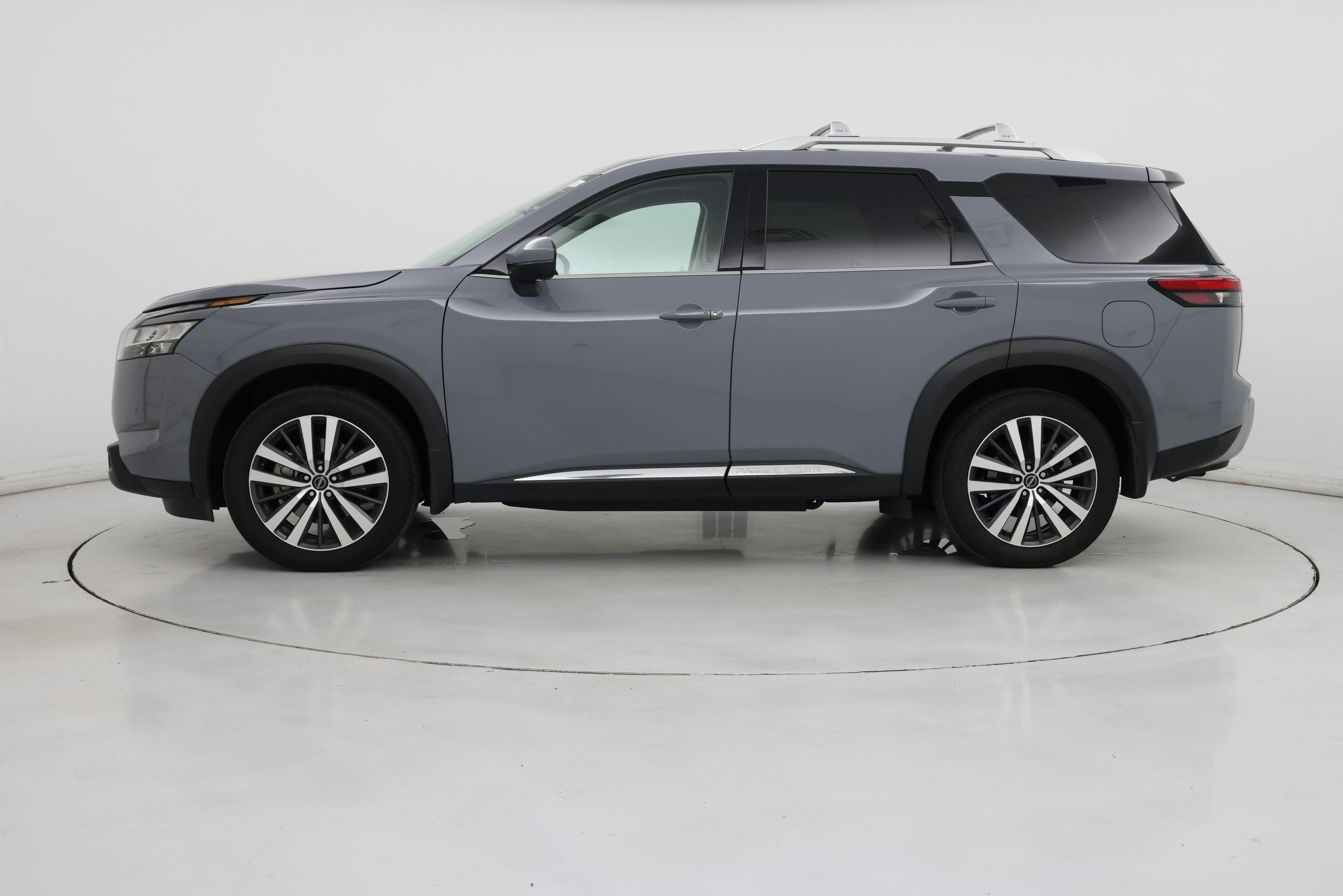 Thumbnail: 2022 Nissan Pathfinder - 3