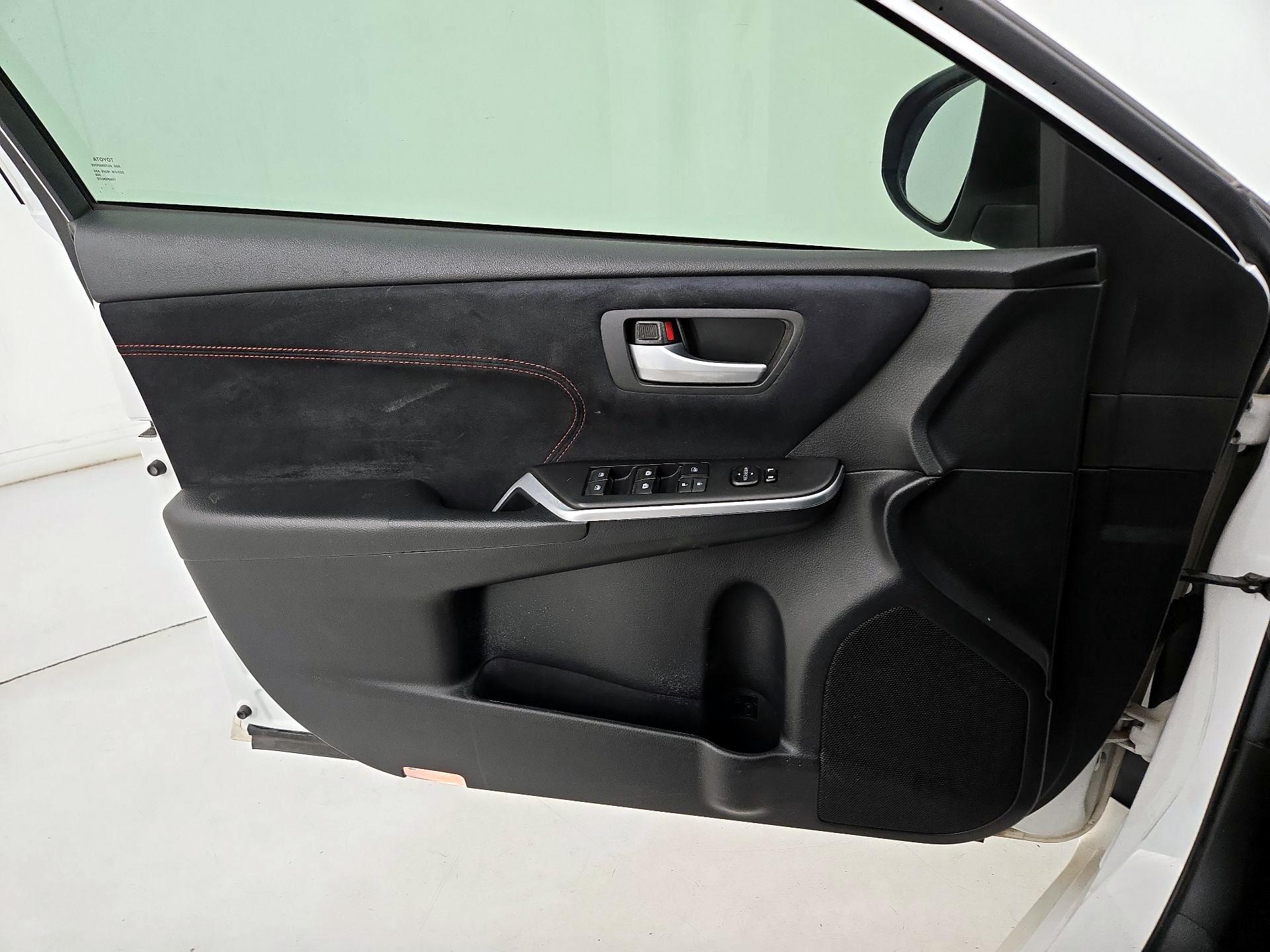 Thumbnail: 2015 Toyota Camry - 12