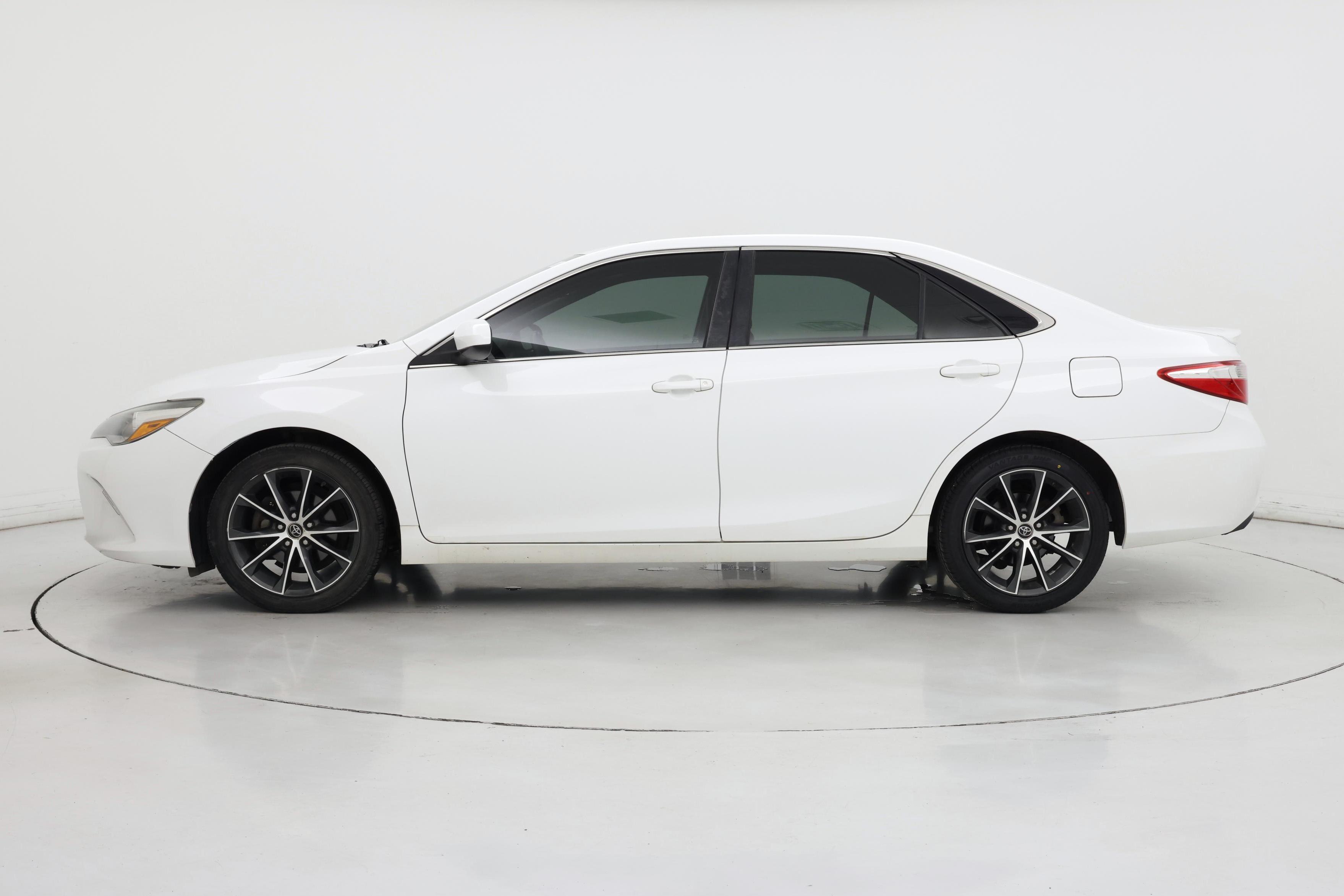 Thumbnail: 2015 Toyota Camry - 3