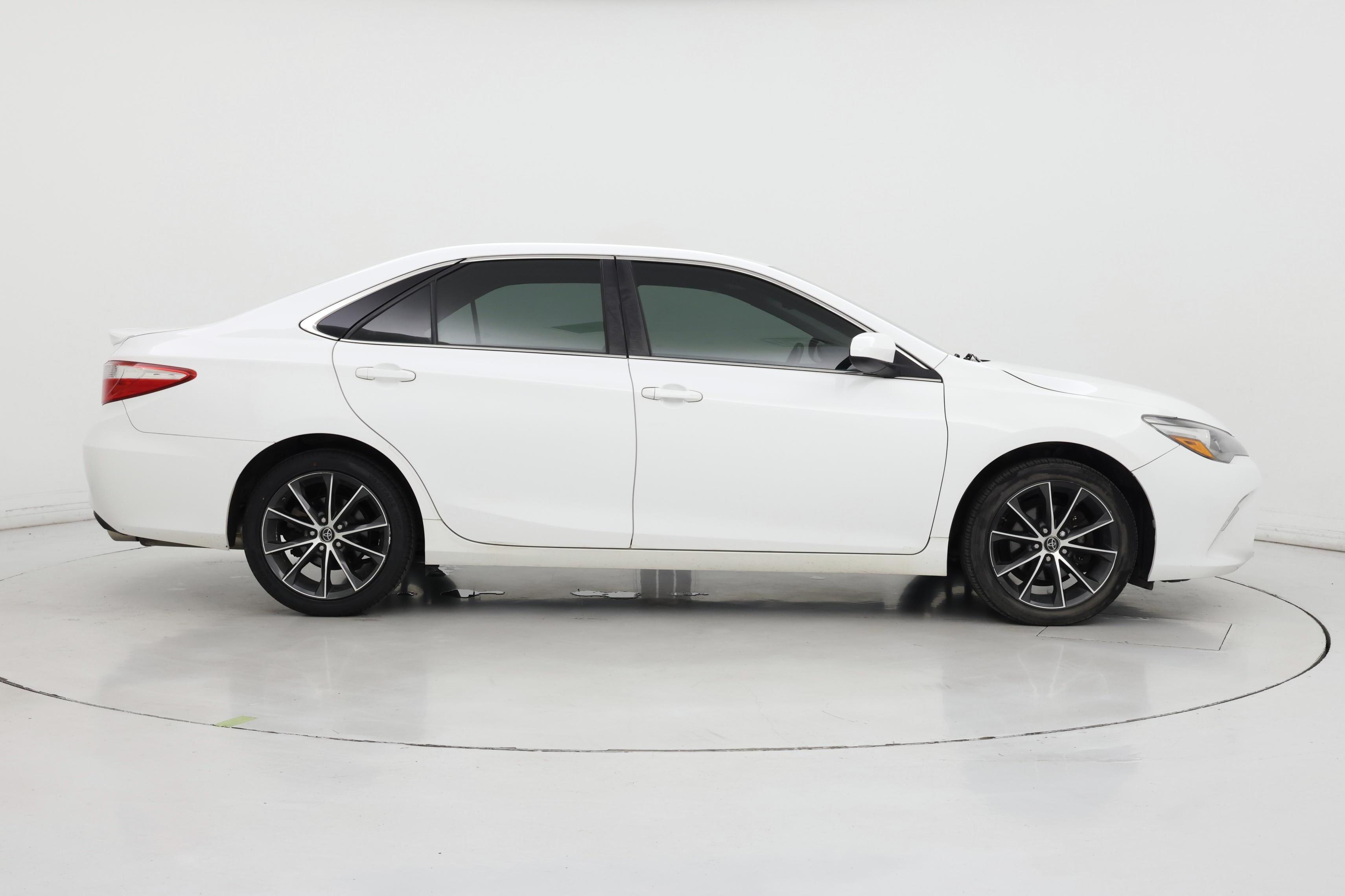 Thumbnail: 2015 Toyota Camry - 7