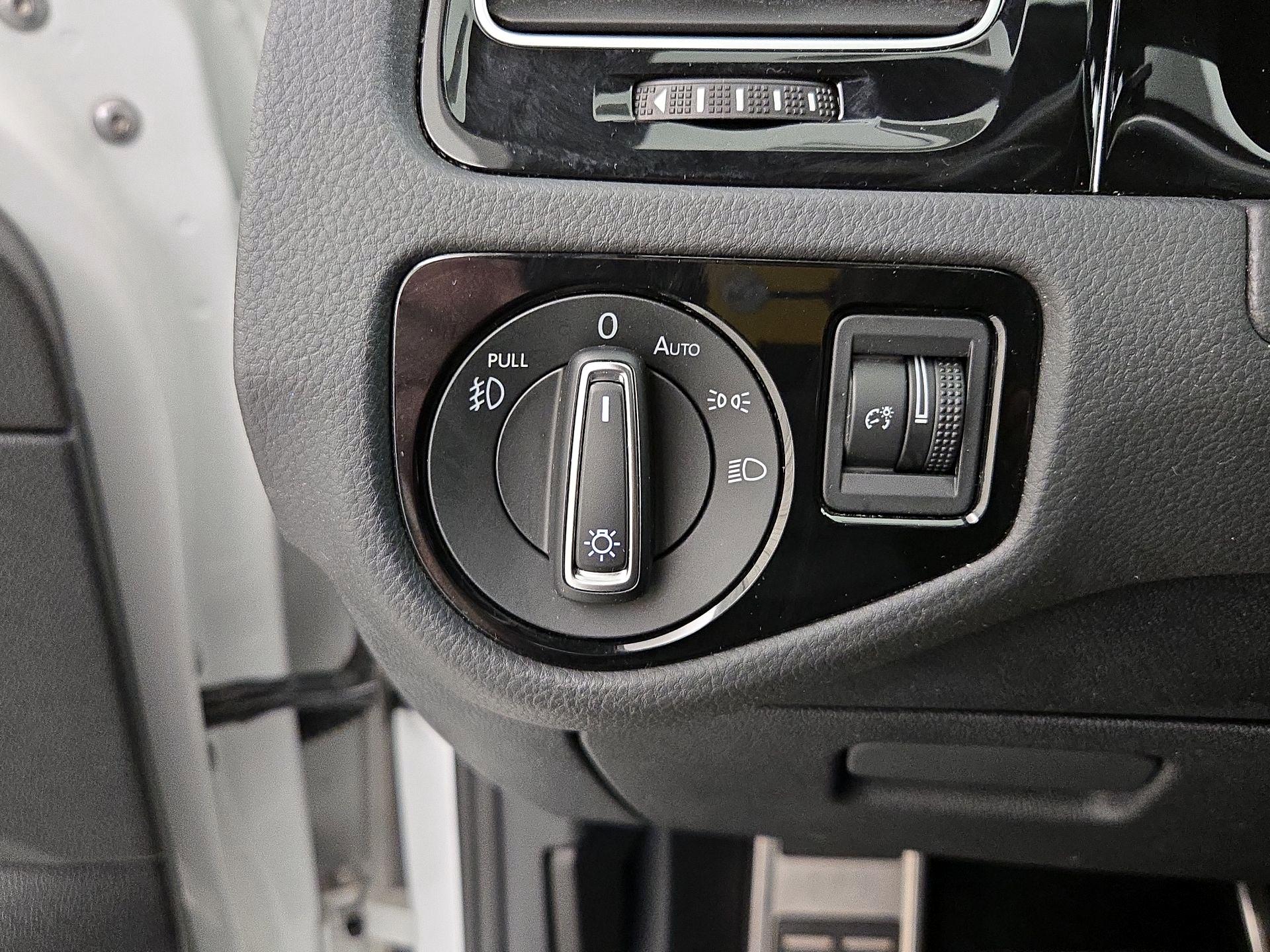 Thumbnail: 2020 Volkswagen Golf - 13