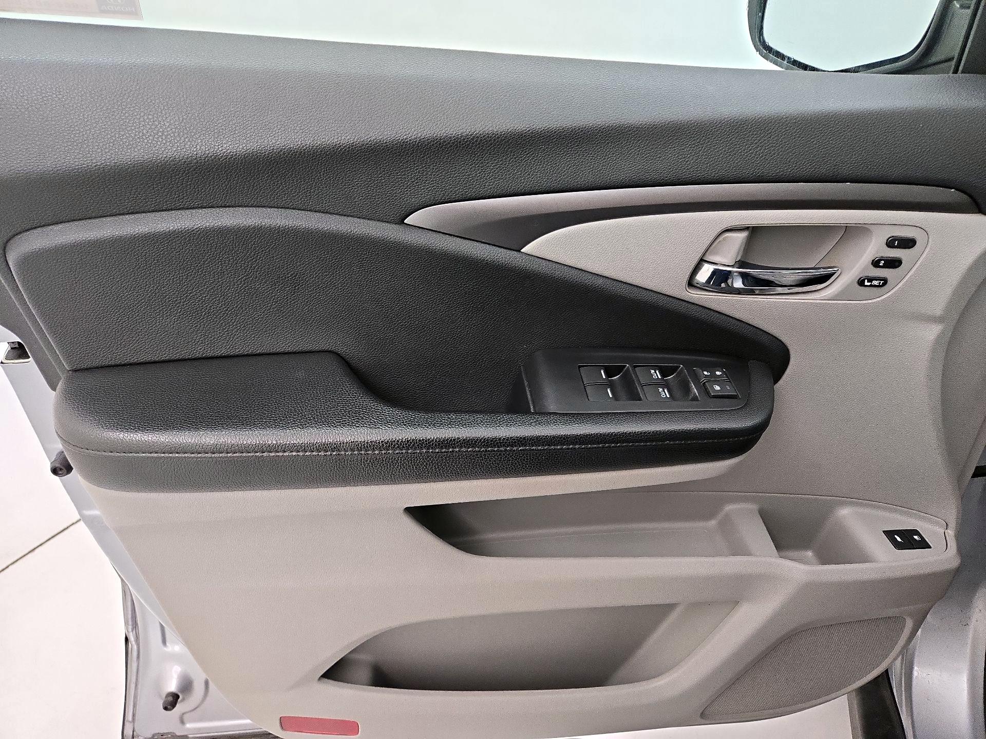 Thumbnail: 2019 Honda Pilot - 12