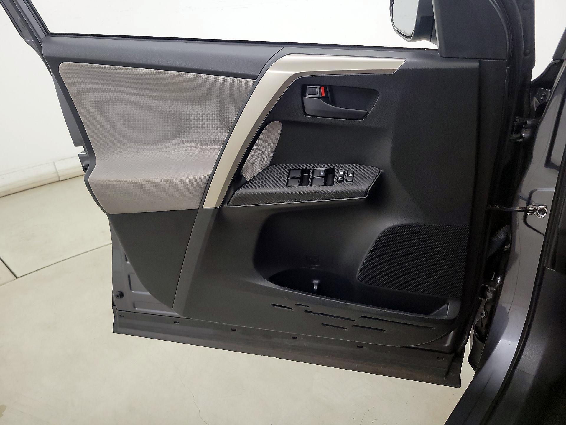 Thumbnail: 2015 Toyota RAV4 - 12