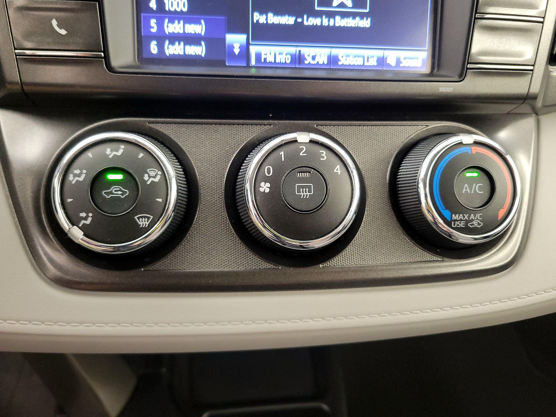 Thumbnail: 2015 Toyota RAV4 - 16