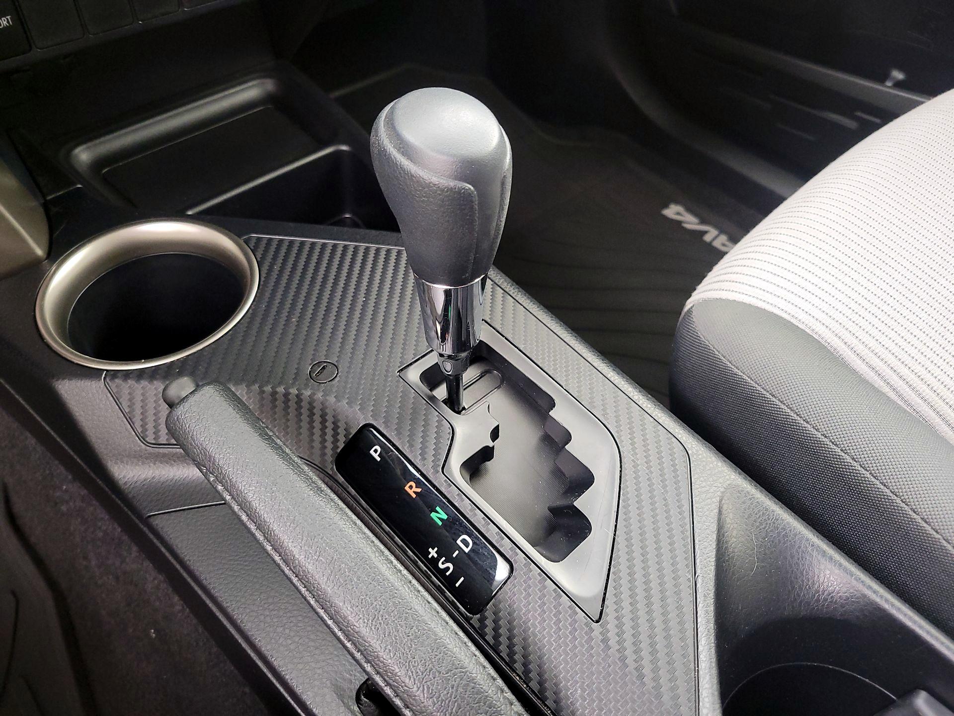 Thumbnail: 2015 Toyota RAV4 - 17