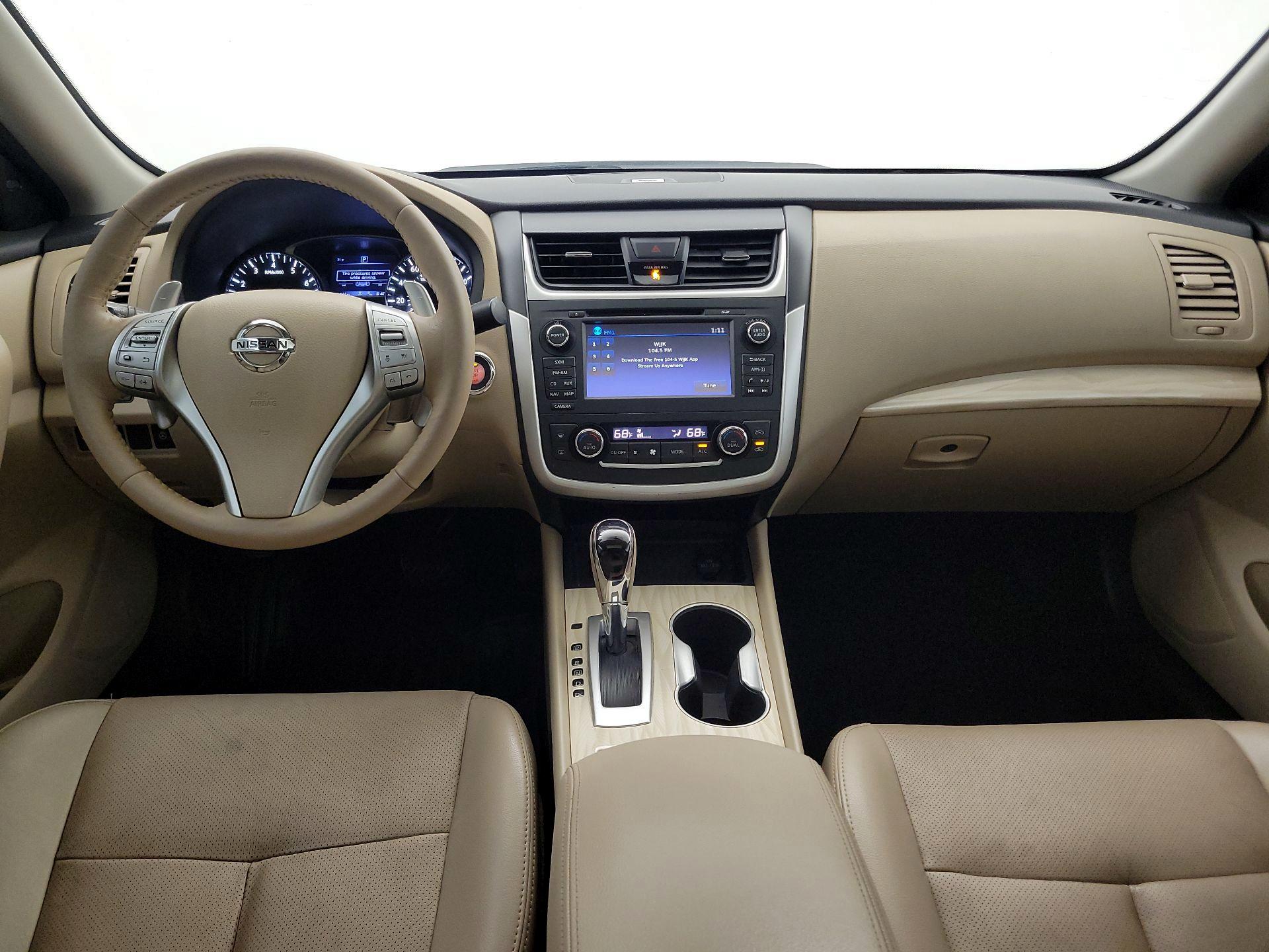 Thumbnail: 2017 Nissan Altima - 9