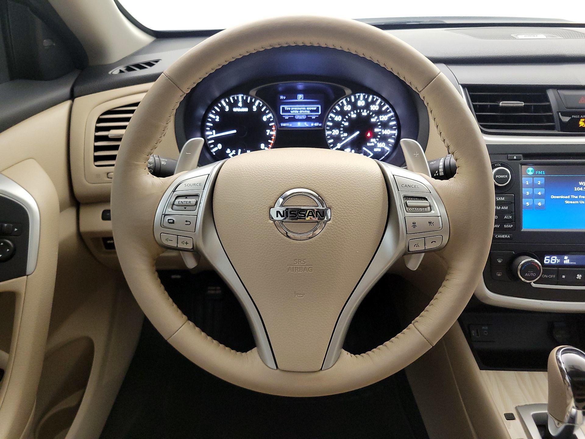 Thumbnail: 2017 Nissan Altima - 10