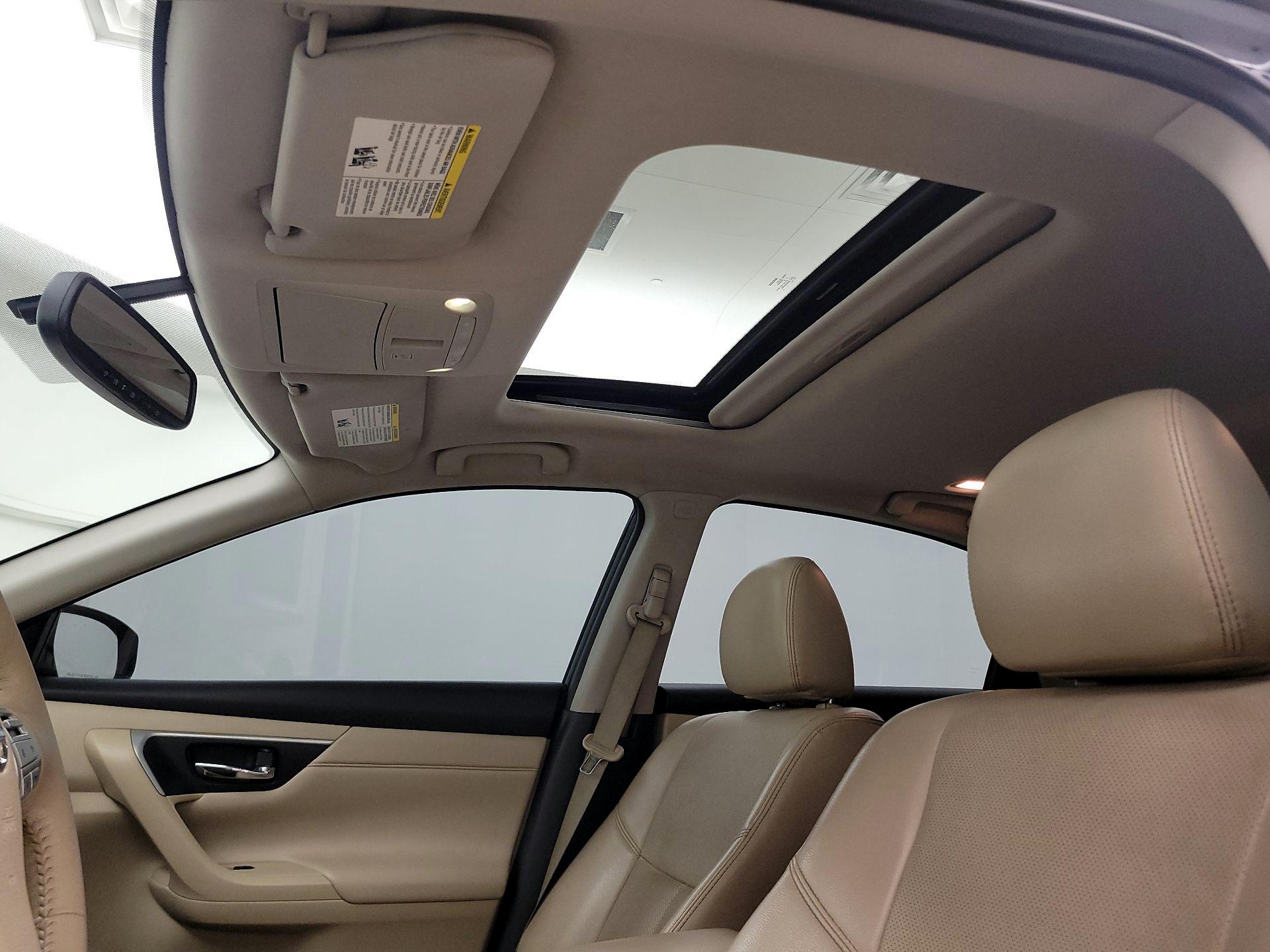 Thumbnail: 2017 Nissan Altima - 20